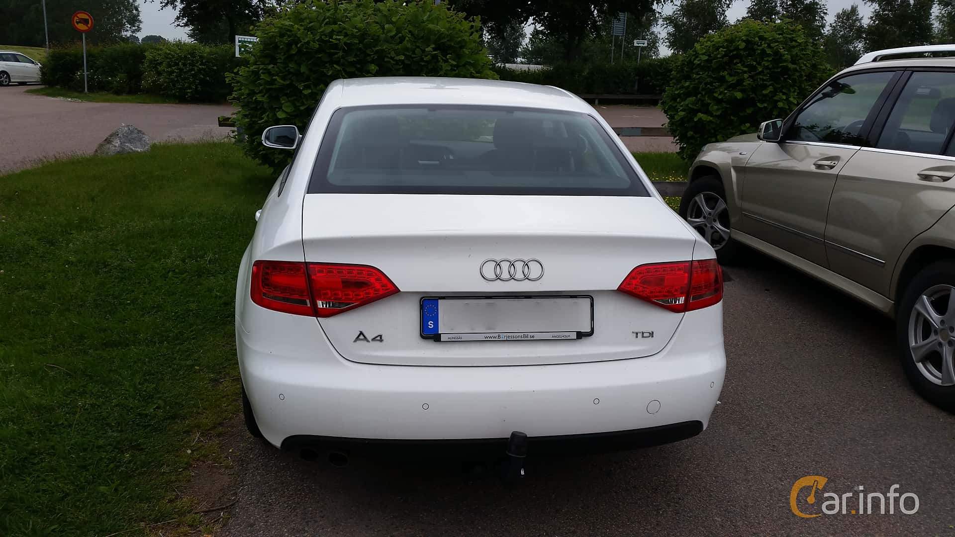 Audi A4 Sedan 2.0 TDI DPF Multitronic, 143hp, 2011