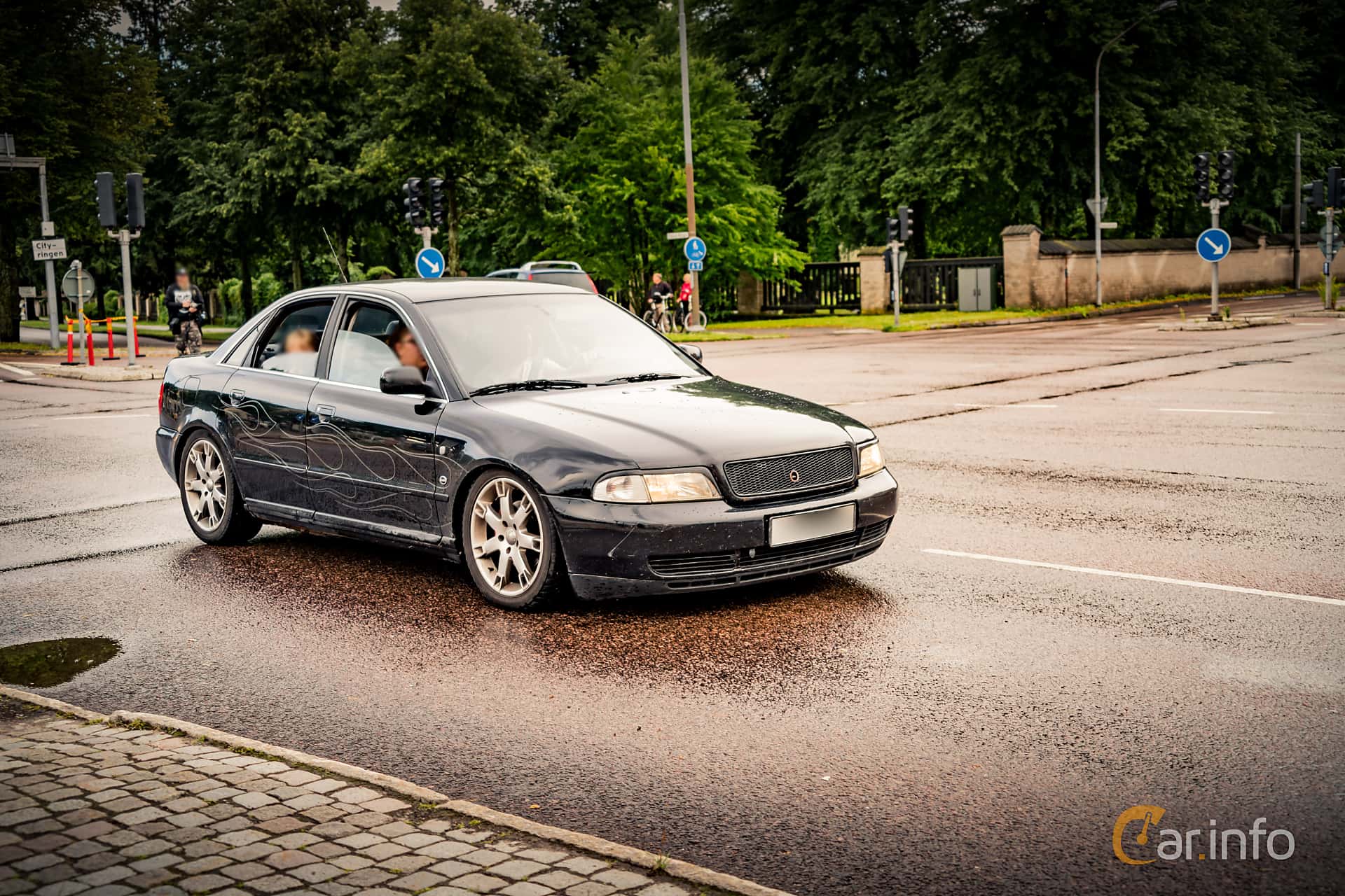 Audi A4 Sedan 2.8 V6 quattro Manual, 193hp, 1997