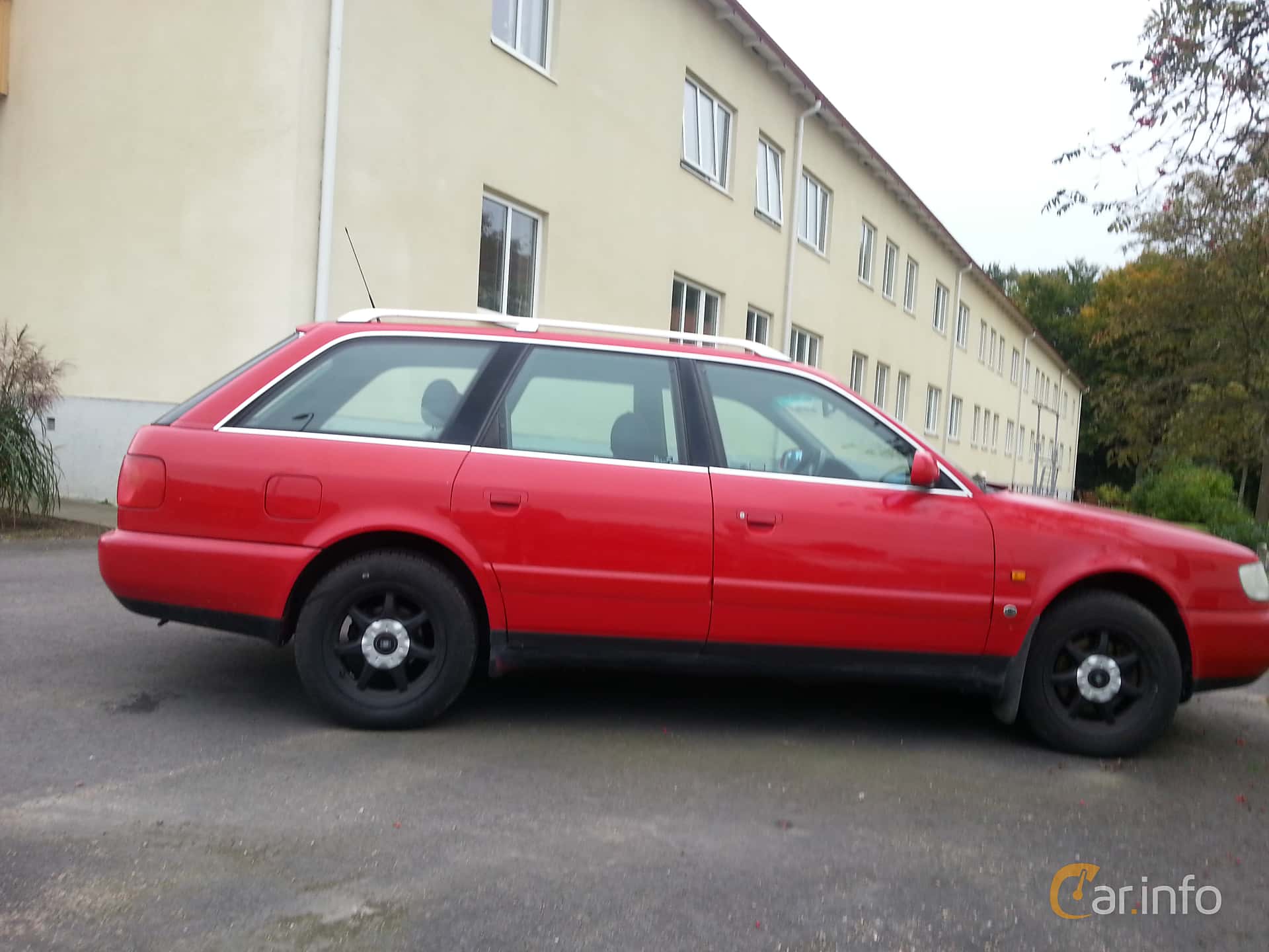 Audi A6 Avant generation C4 2.6 V6 Manual, 5-speed