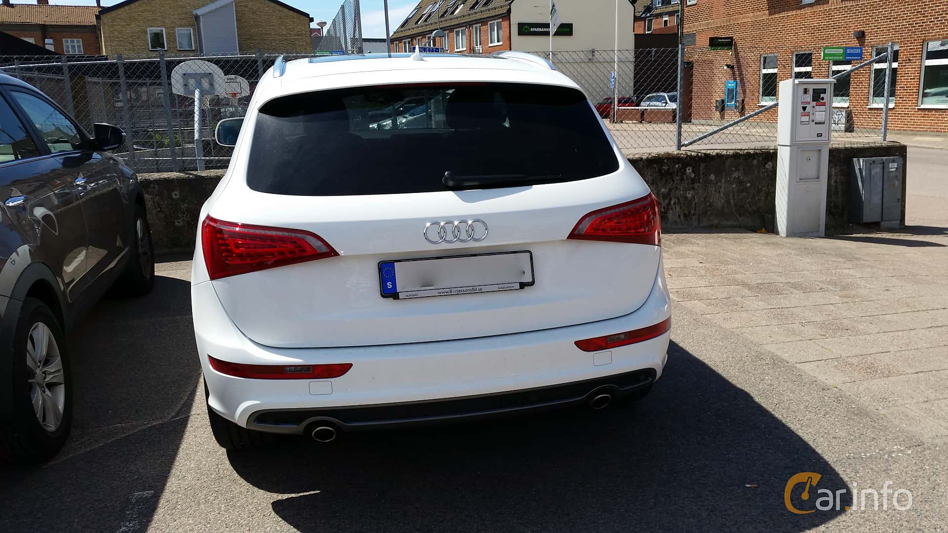 Audi Q5 3.0 TDI V6 DPF quattro S Tronic, 239hp, 2011