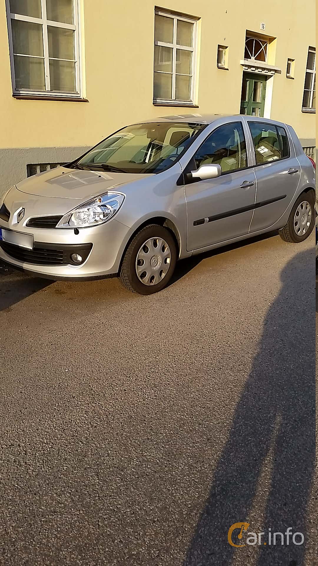 Renault Clio 5-door Hatchback 1.2 E85 75hp, 2009