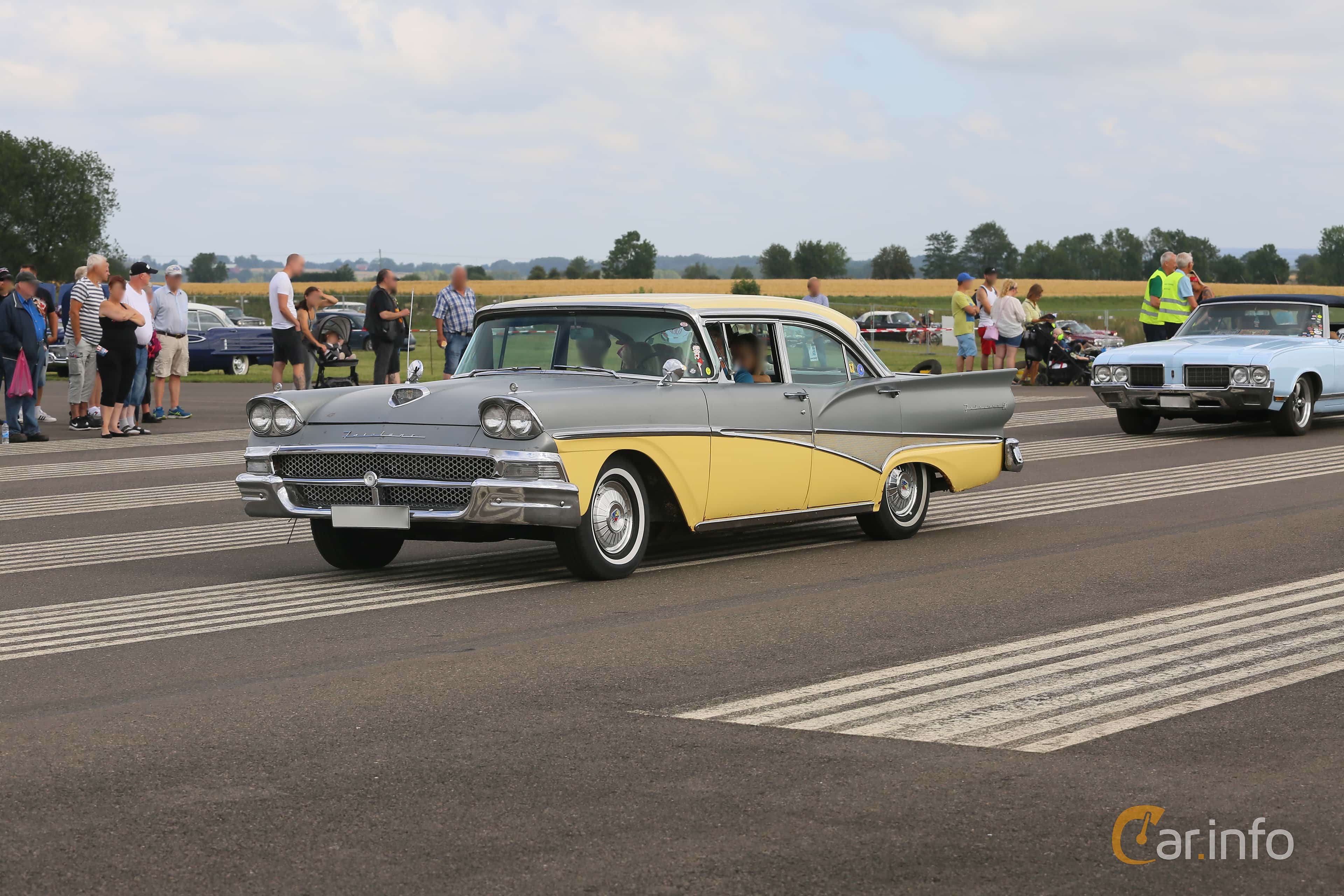 Ford Fairlane Town Sedan 5.8 V8 Manual, 3-speed
