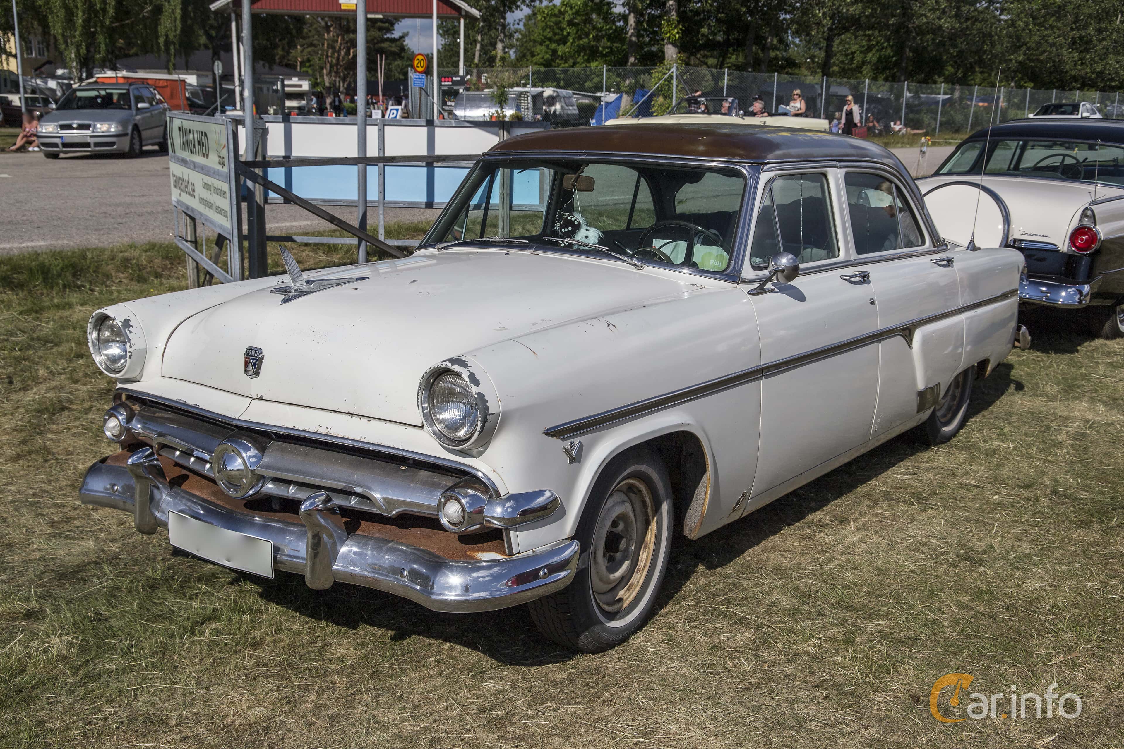 Ford Crestline Fordor 3.9 V8 132hp, 1954