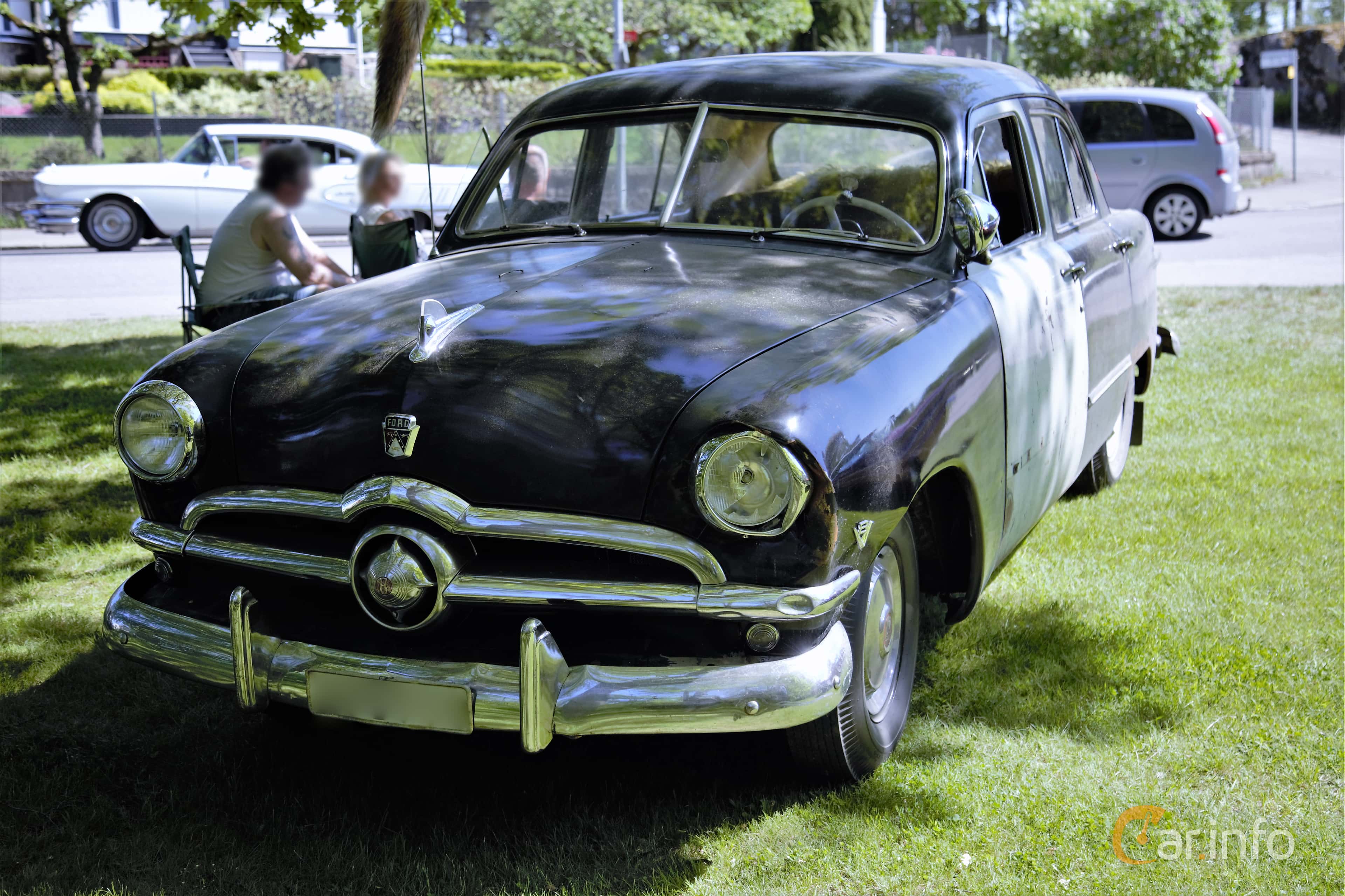 Ford Deluxe Fordor Sedan 3.9 V8 Manual, 102hp, 1949