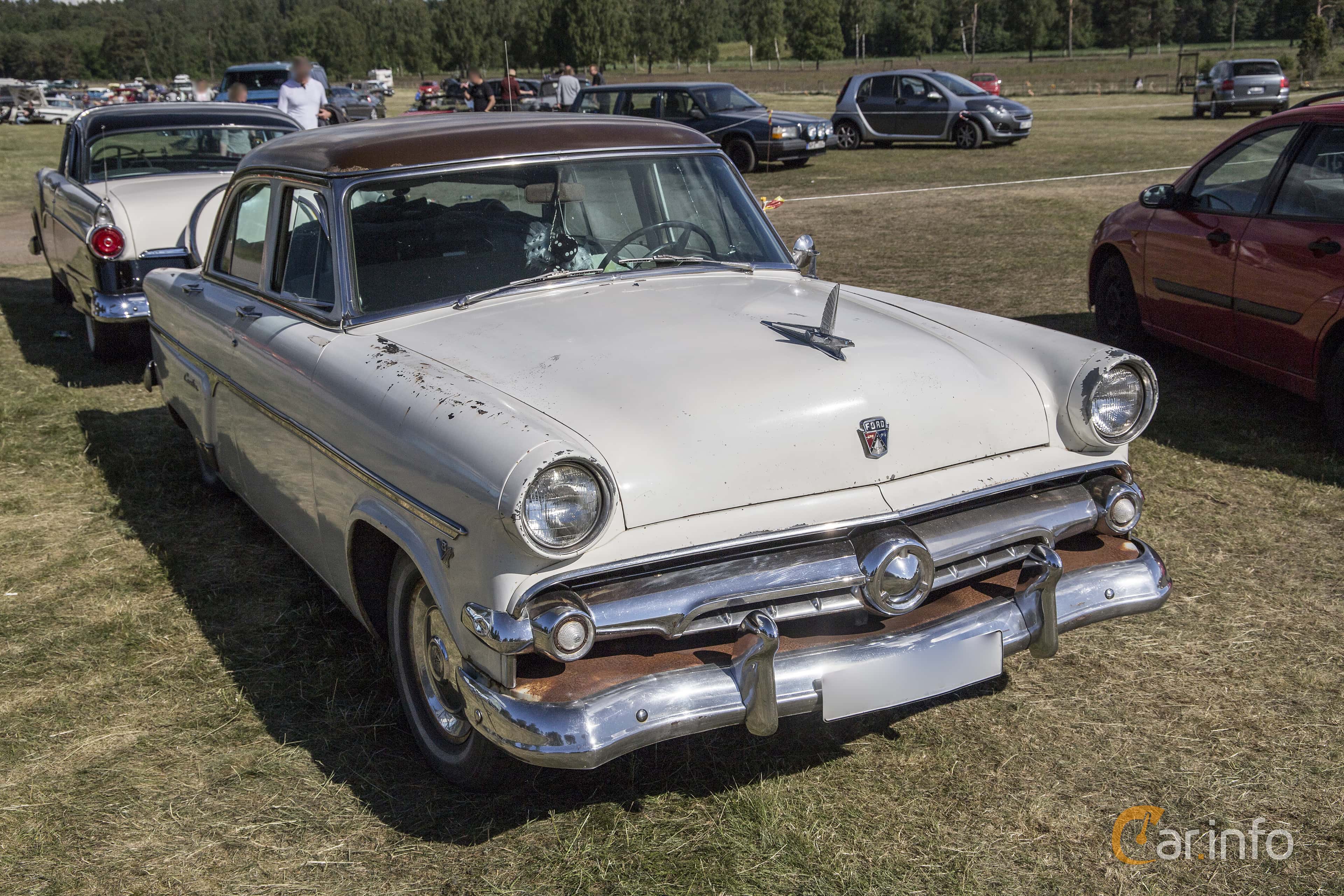 Ford Crestline Fordor 3.9 V8 Manual, 132hp, 1954