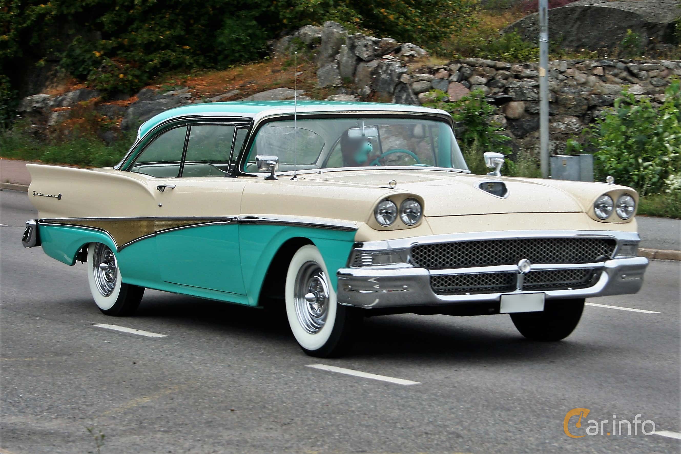 Ford Fairlane Hardtop Sedan 5.8 V8 Automatic, 305hp, 1958