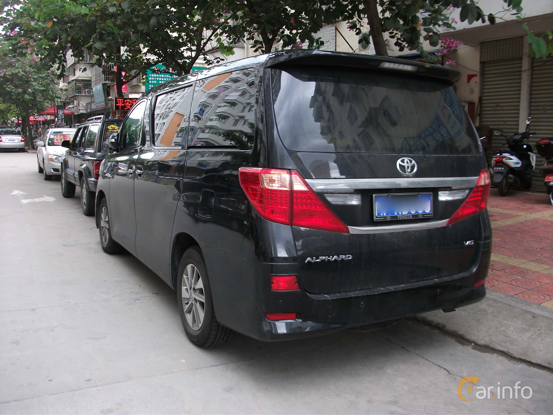 Toyota Alphard 3.5 V6 Super ECT, 280hp, 2015