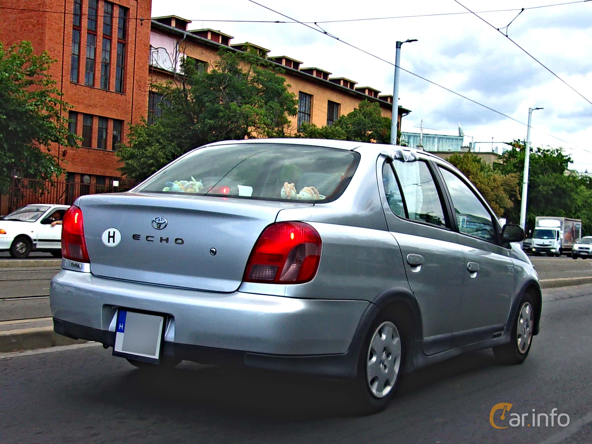 Toyota Yaris Sedan 1.5 VVT-i TS Manual, 106hp, 2003