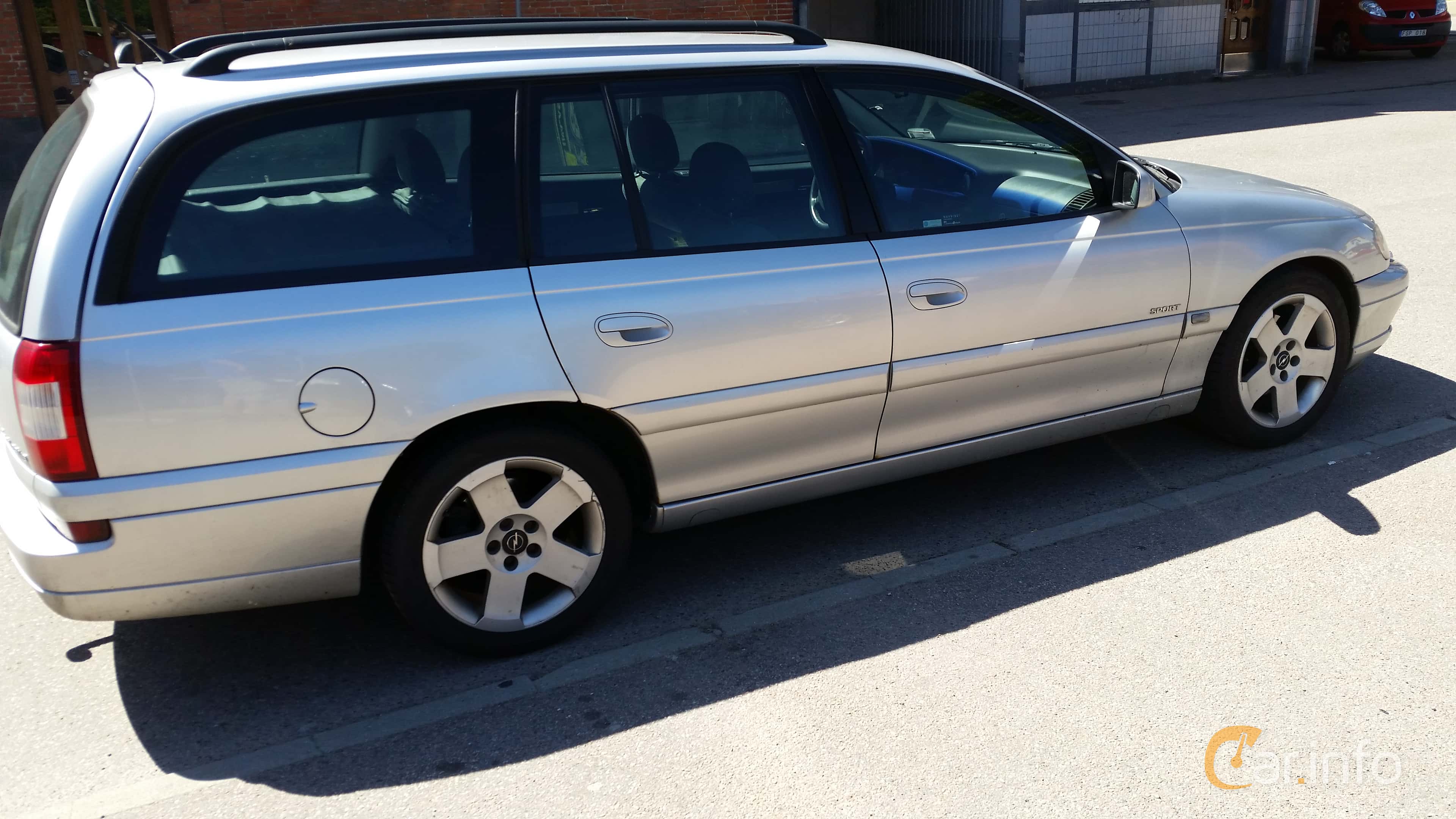 Opel Omega Caravan generation B2 2.6 V6