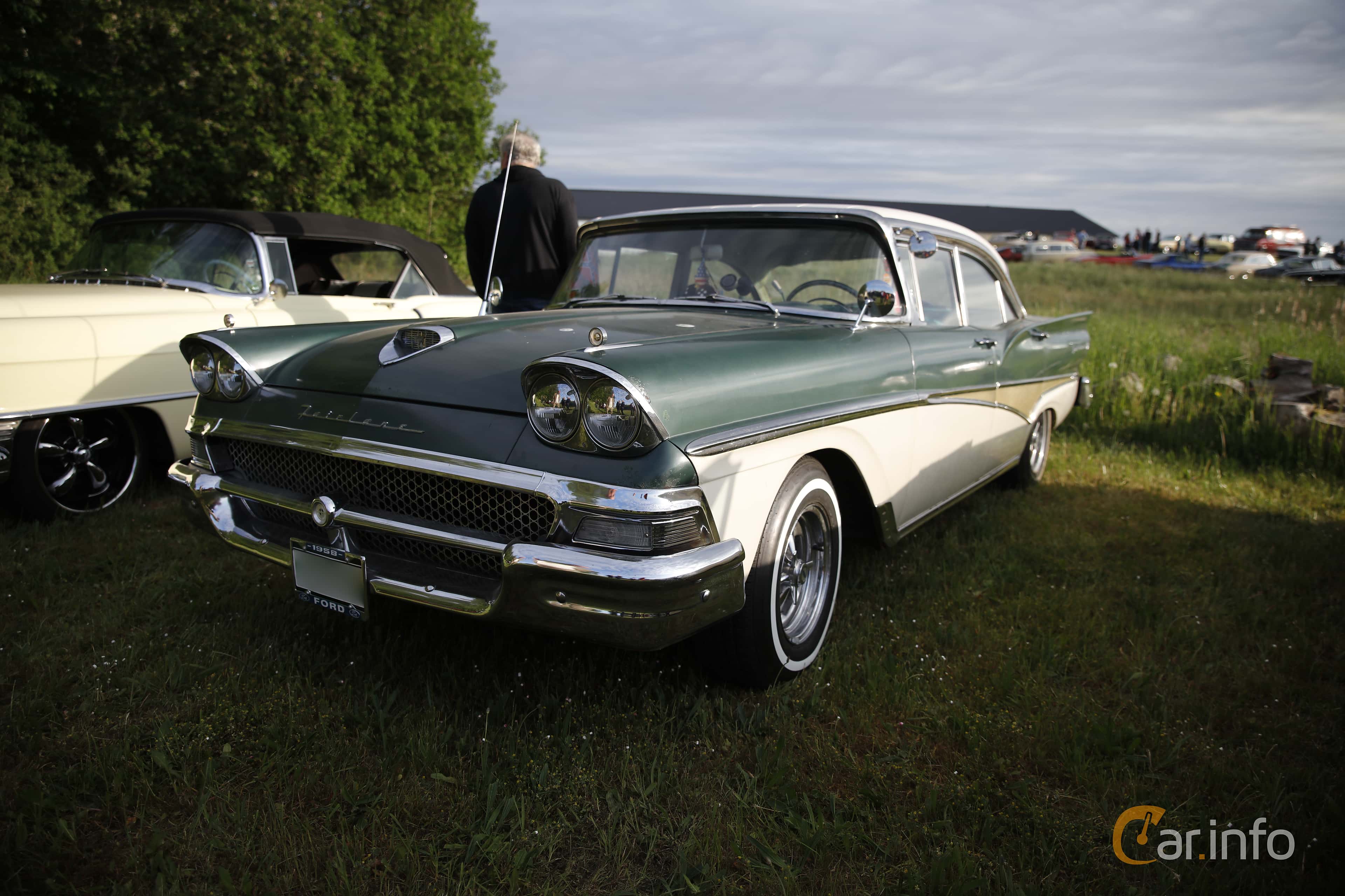 Ford Fairlane Town Sedan 3.7 Automatic, 3-speed