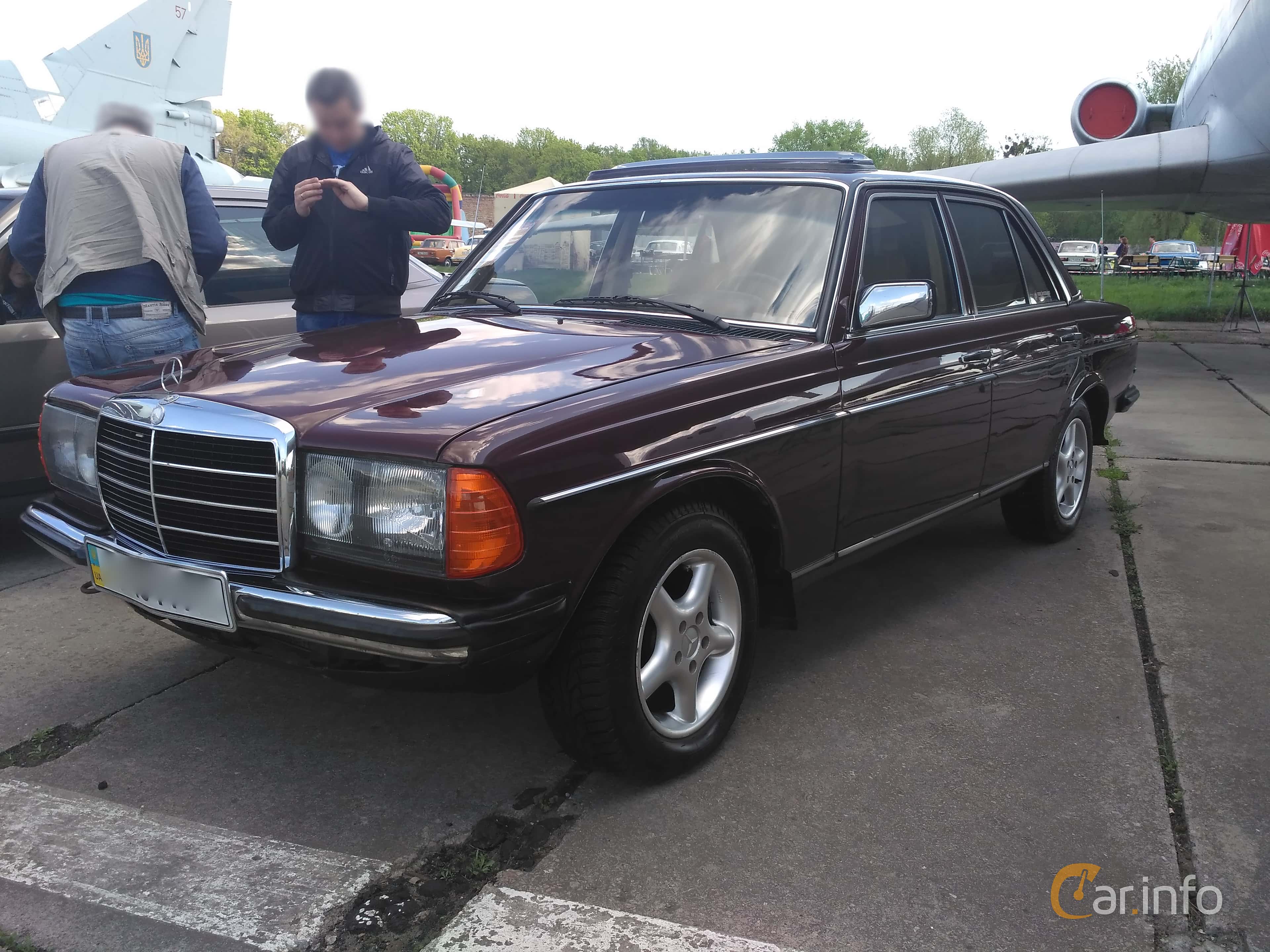 Mercedes-Benz 240 D  Manual, 72hp, 1983