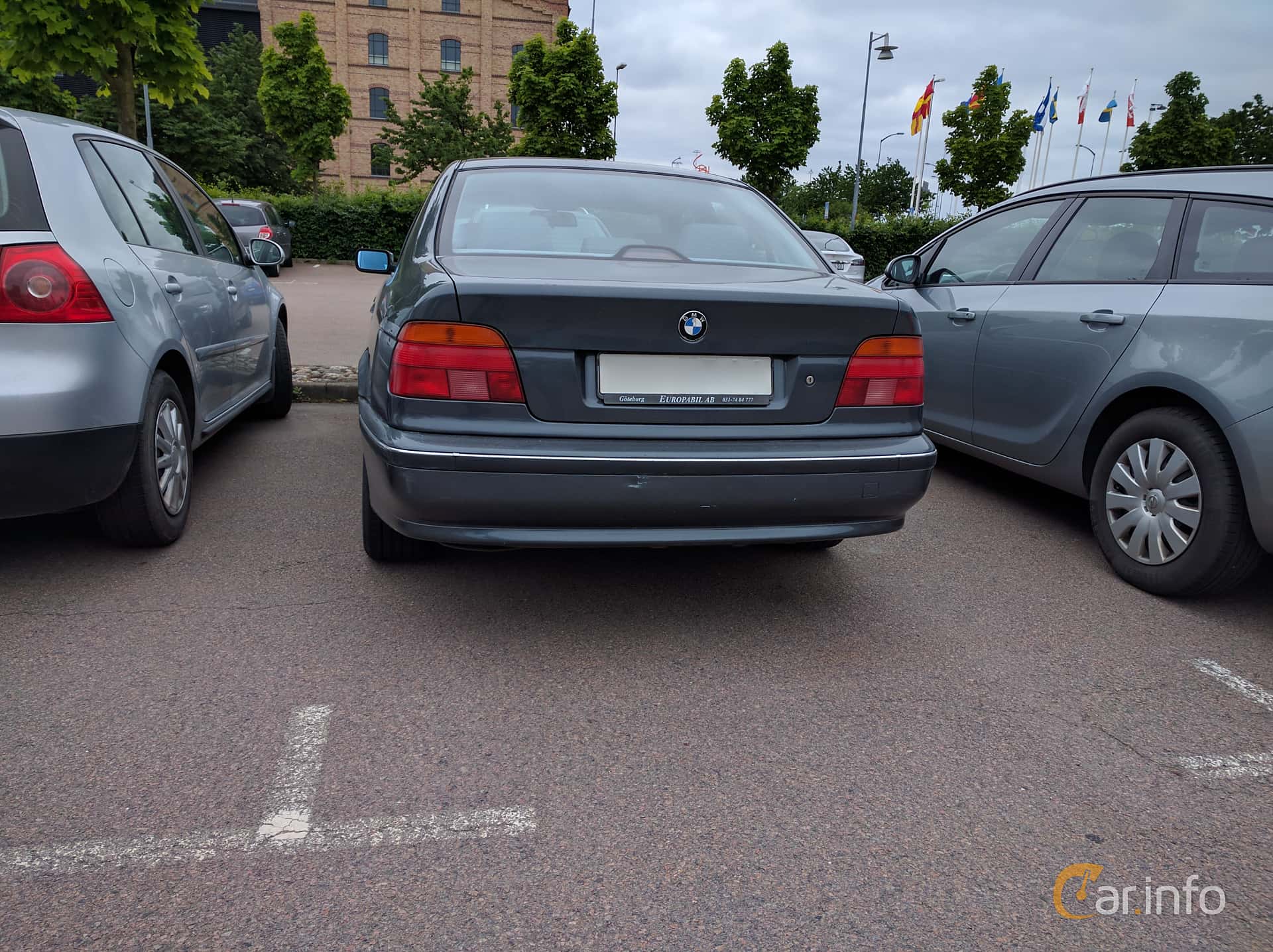 BMW 528i Sedan  Automatic, 193hp, 1999