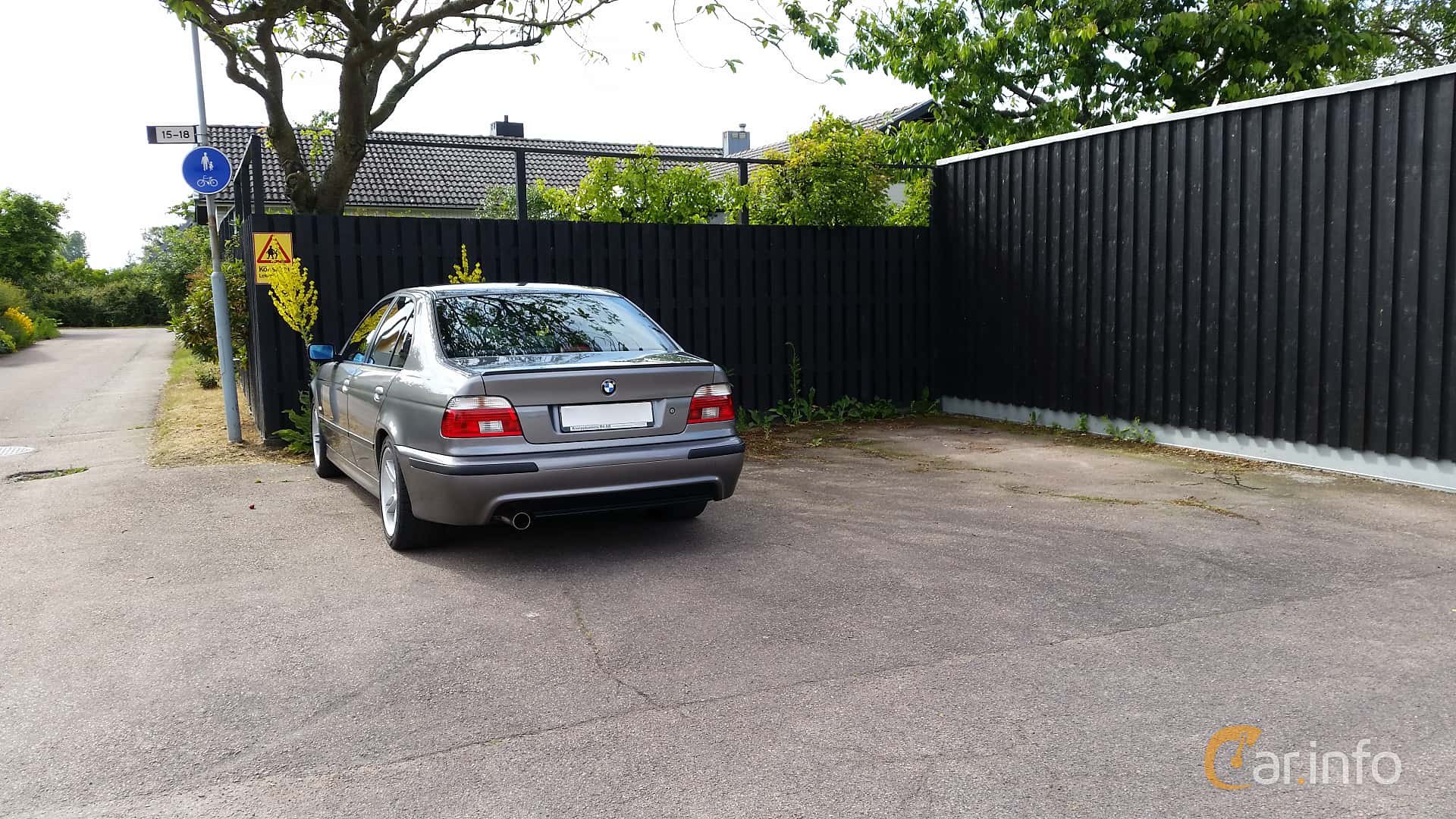 BMW 525i Sedan  Automatic, 192hp, 2002