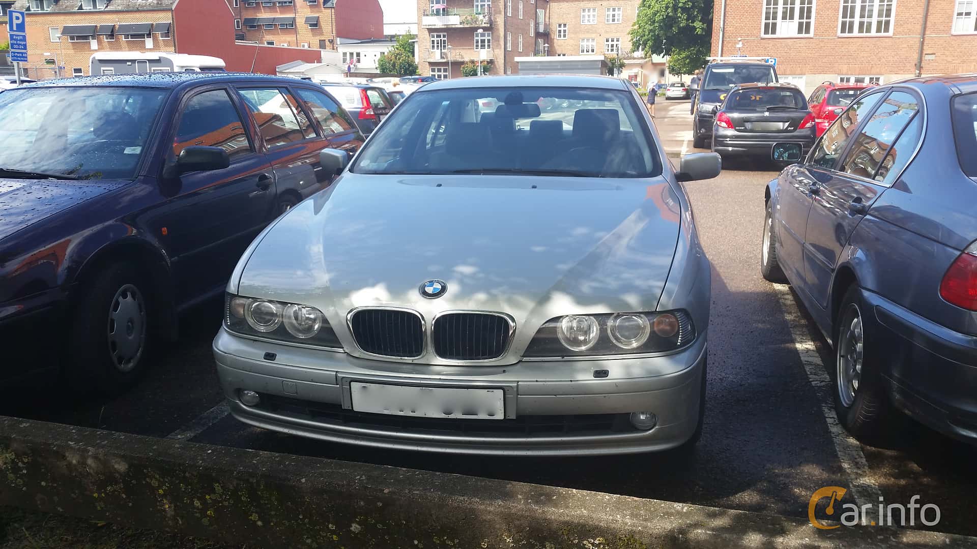 BMW 530i Sedan  Automatic, 231hp, 2001