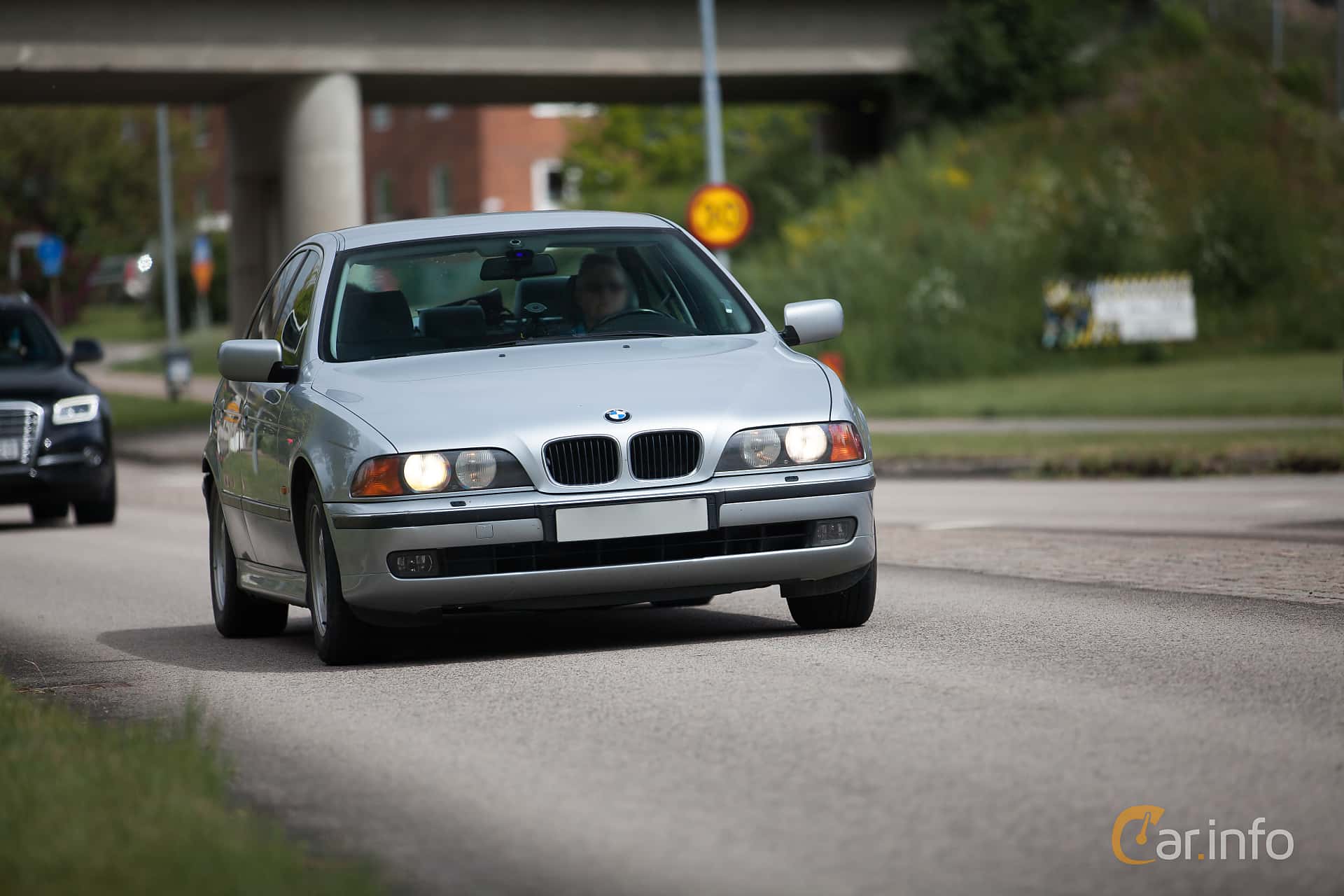 BMW 528i Sedan  Automatic, 193hp, 1997