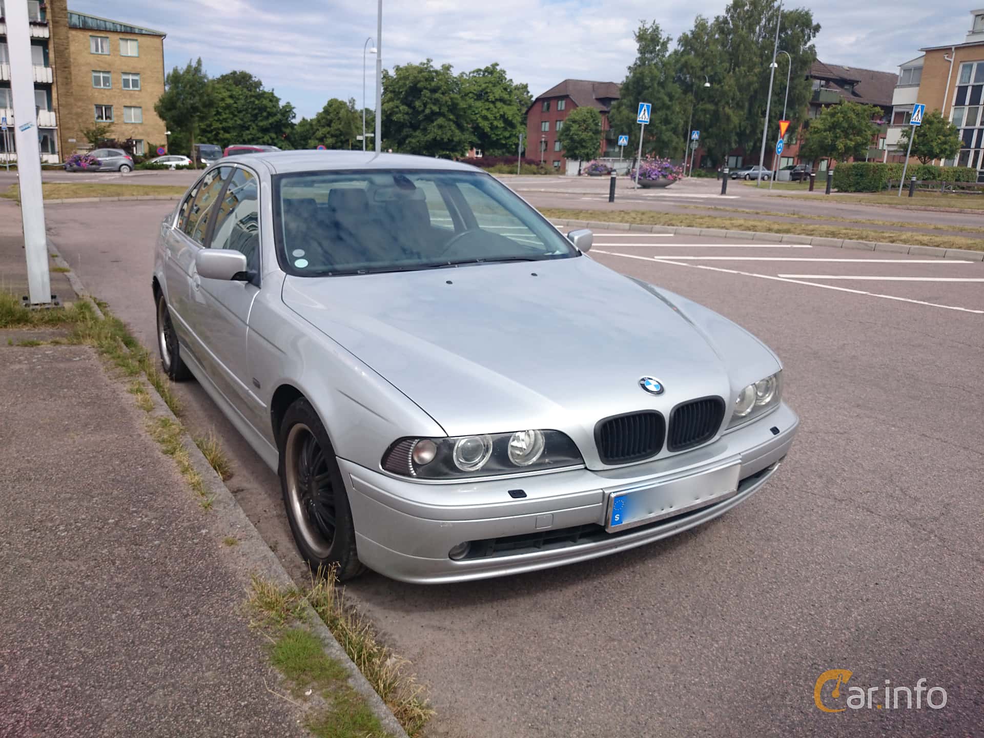 BMW 525i Sedan  Manual, 192hp, 2001