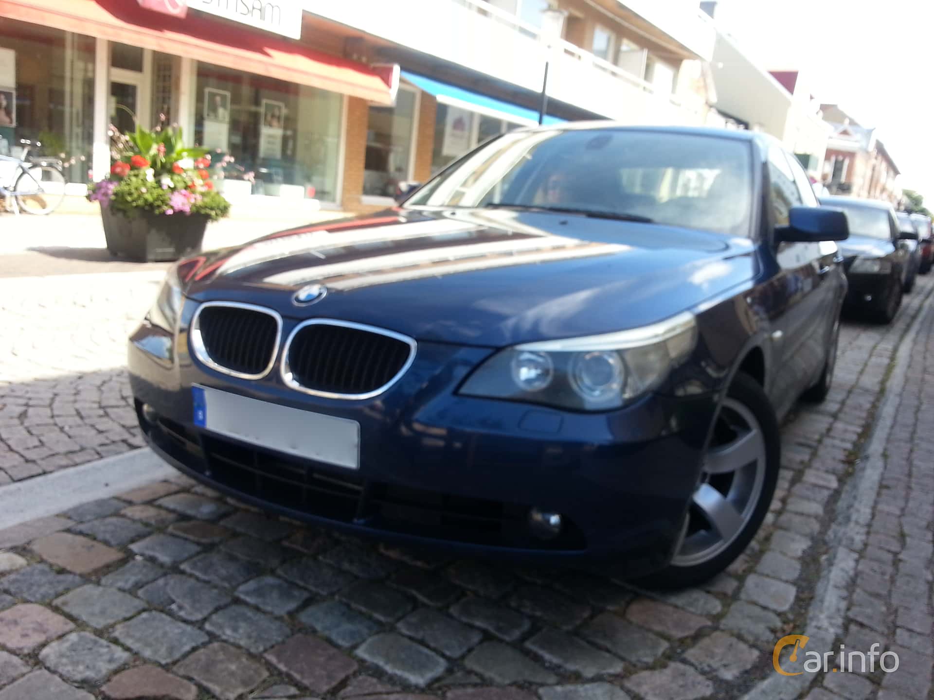 BMW 525i Sedan  Manual, 192hp, 2004