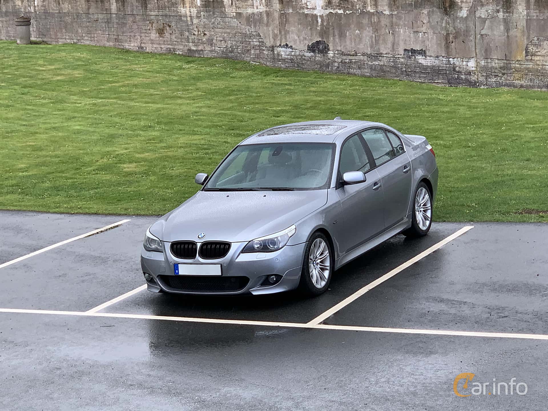 BMW 540i Sedan  306hp, 2005