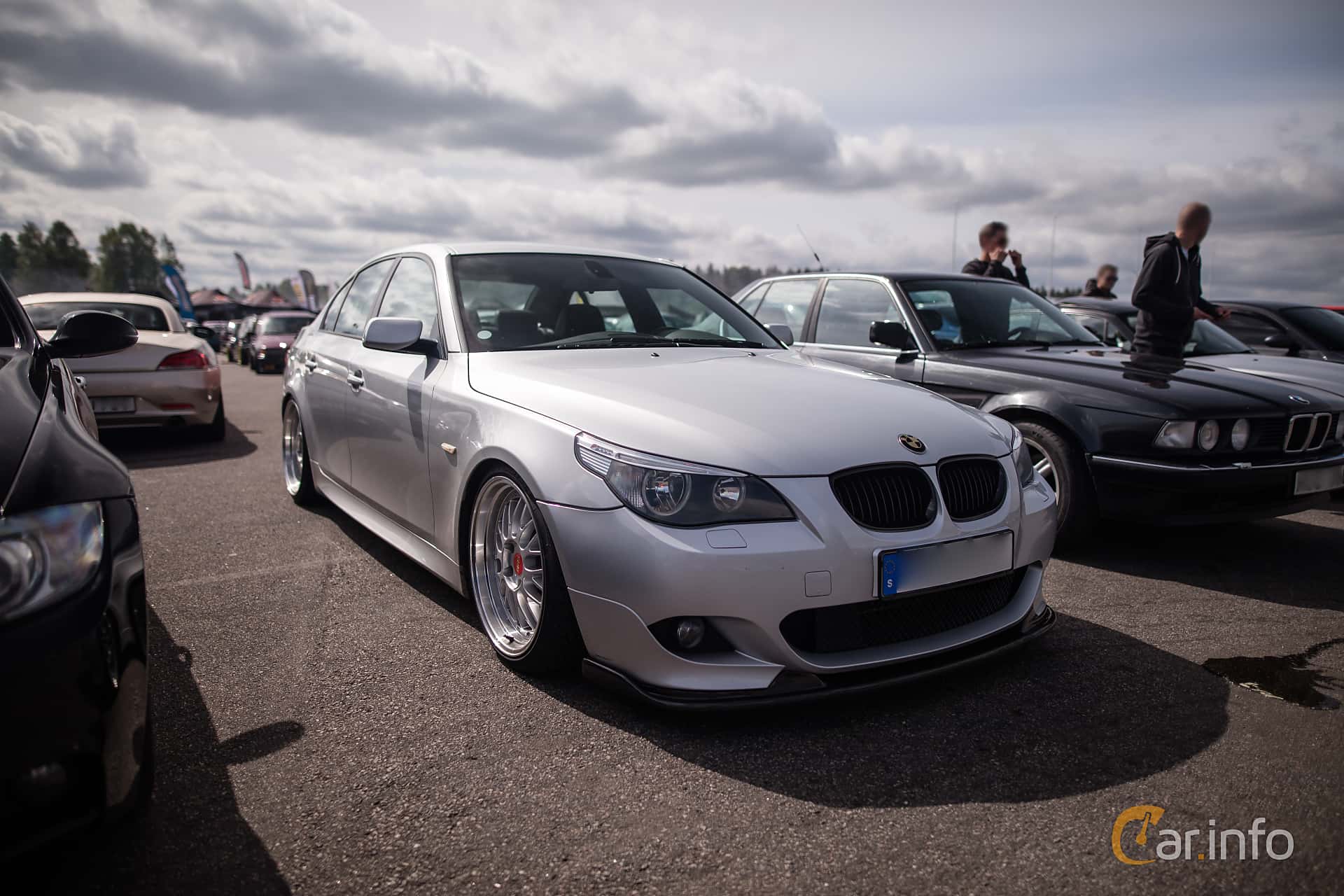 BMW 525i Sedan Automatic, 6-speed
