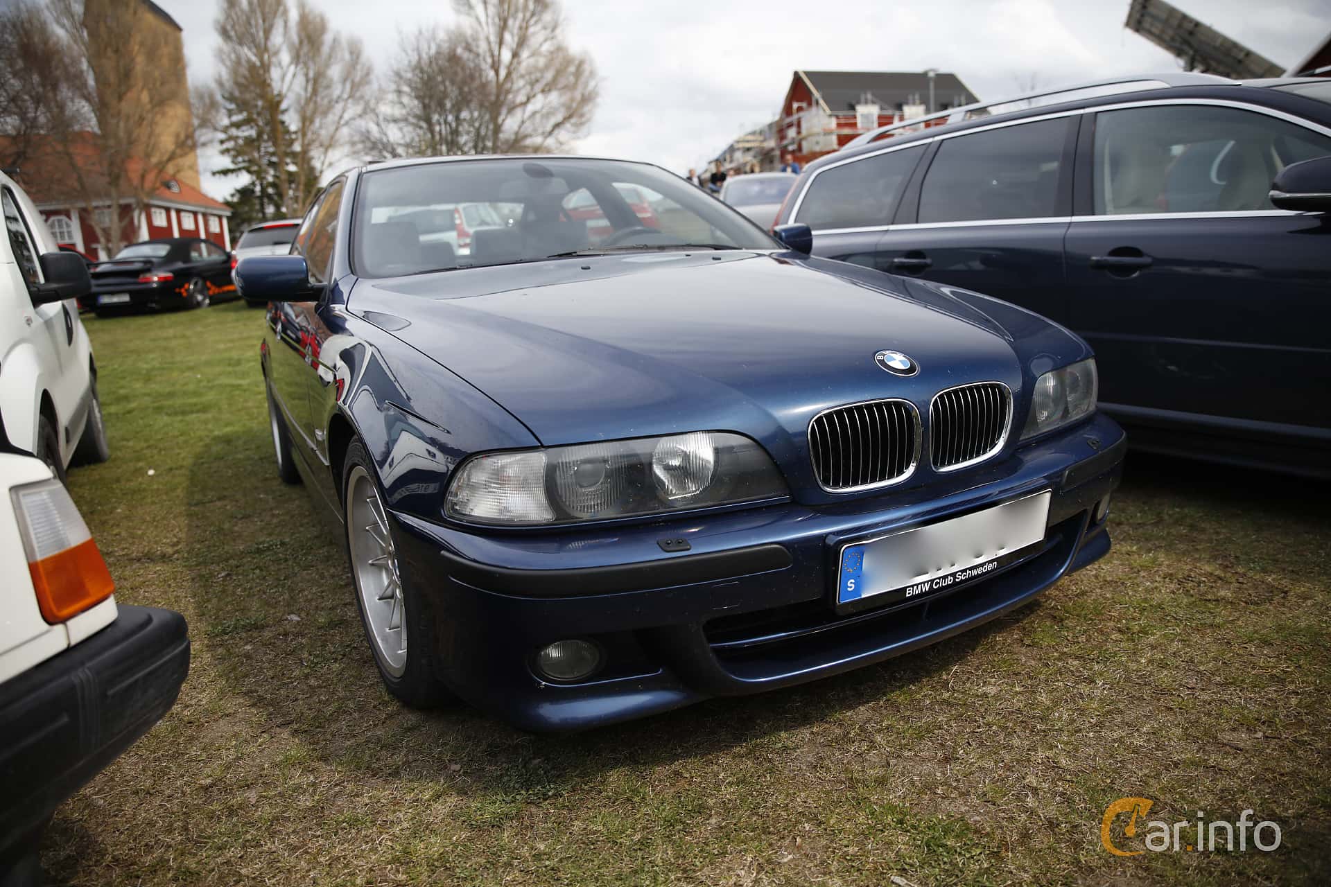 BMW 540i Sedan  286hp, 1999