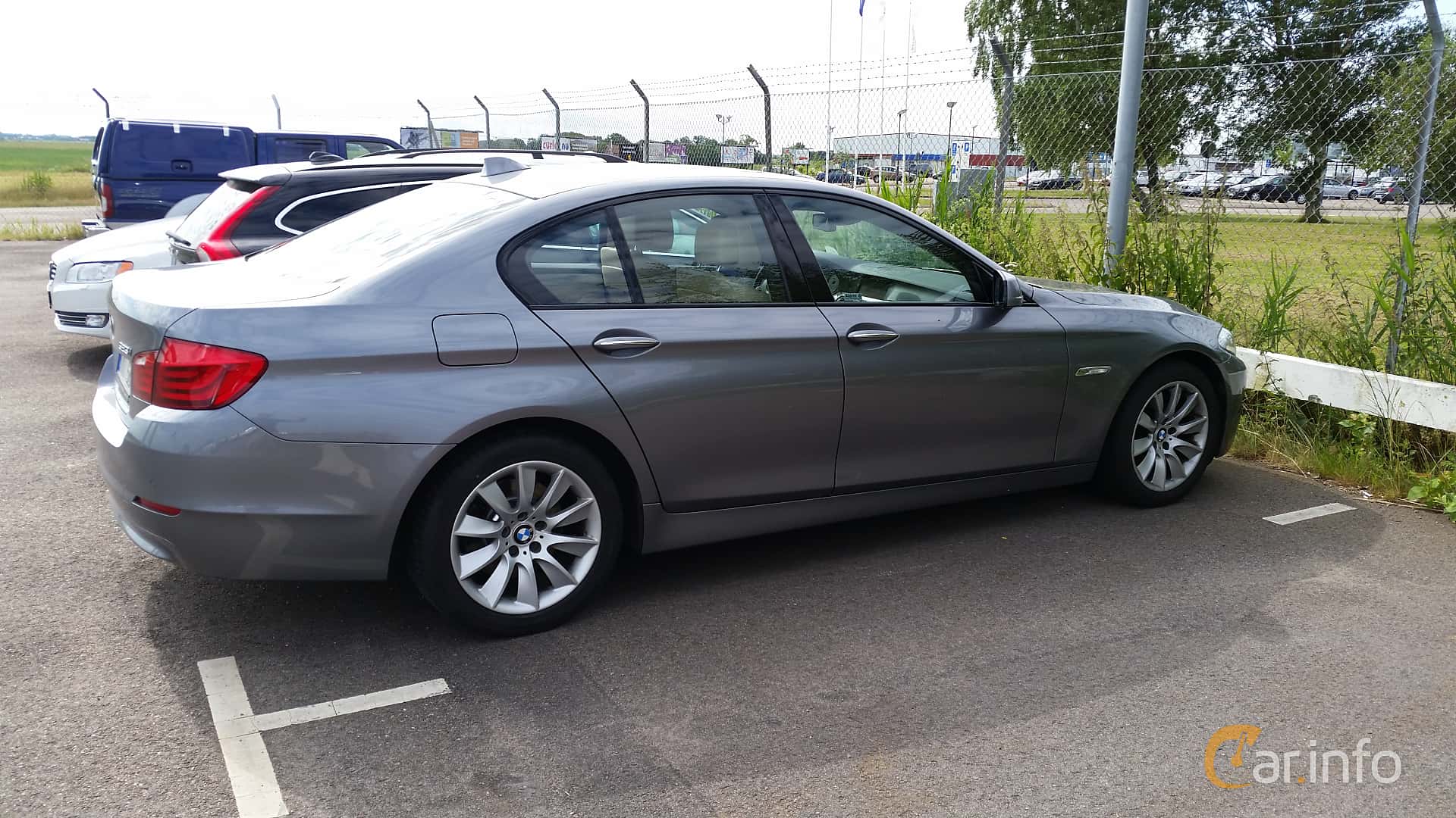 BMW 523i Sedan  204hp, 2010
