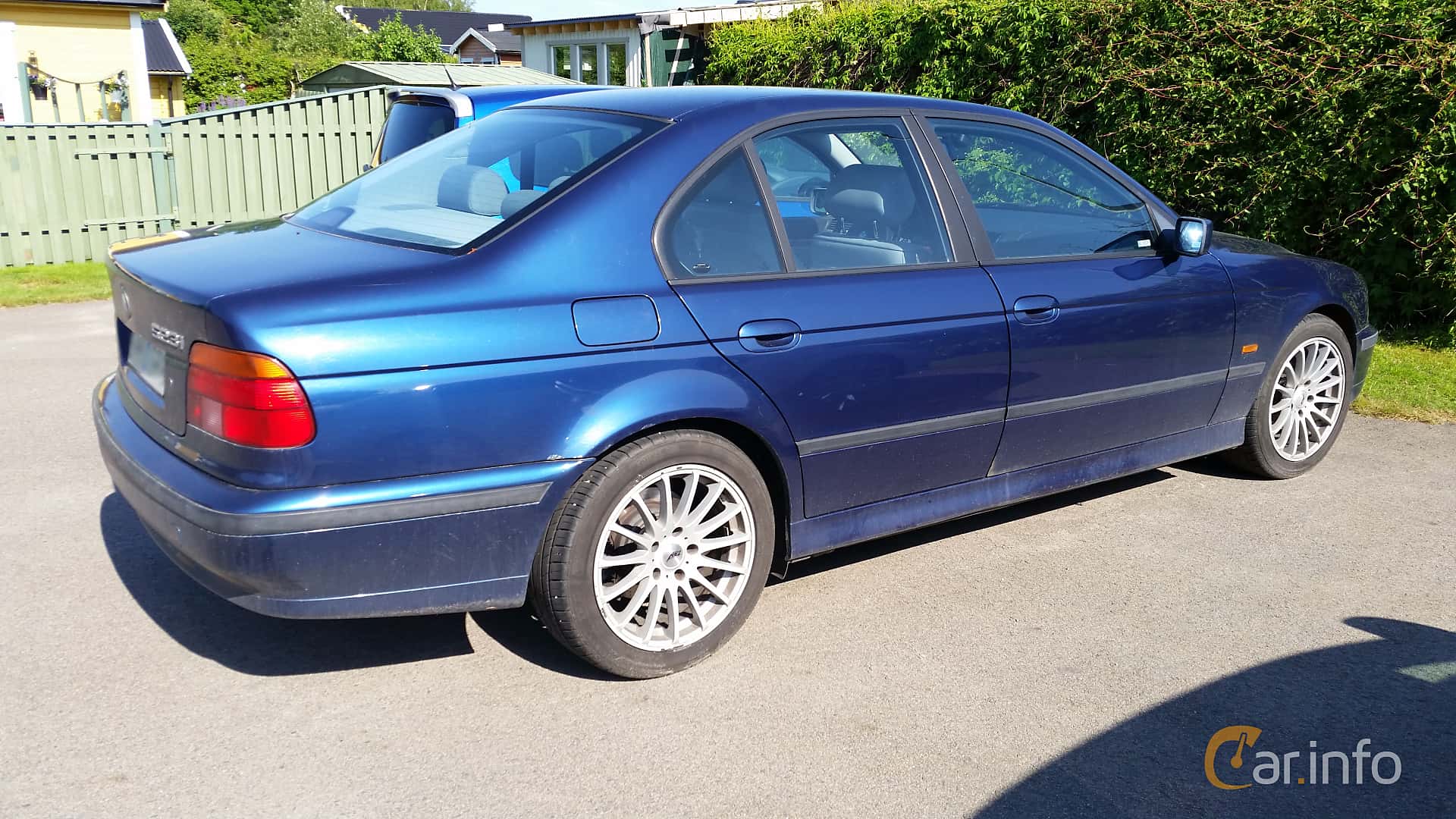 BMW 523i Sedan Automatic, 5-speed