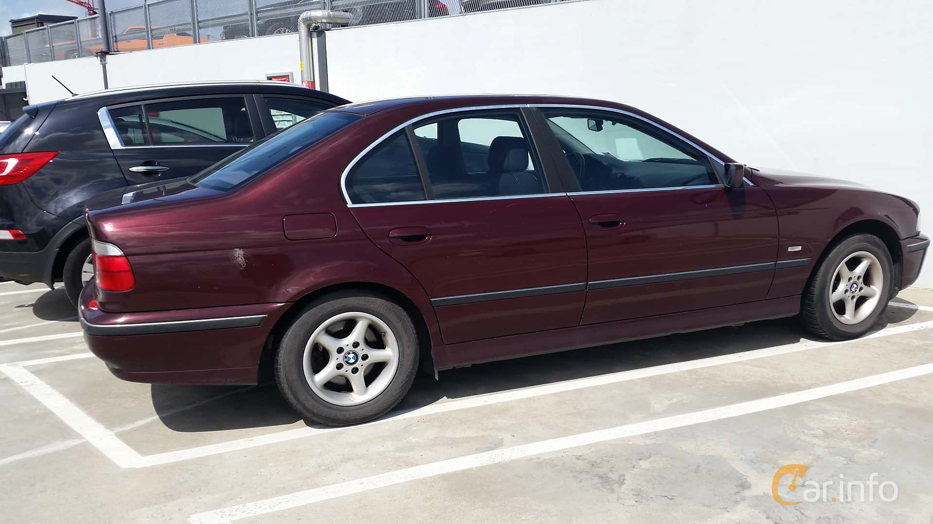 BMW 528i Sedan Automatic, 4-speed