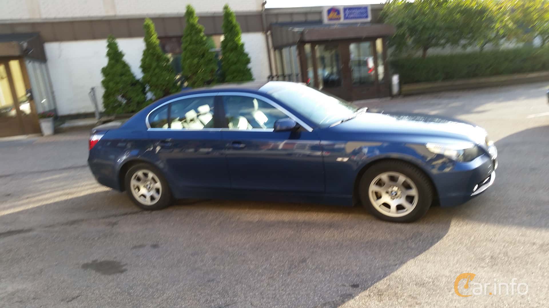 BMW 530i Sedan  258hp, 2005