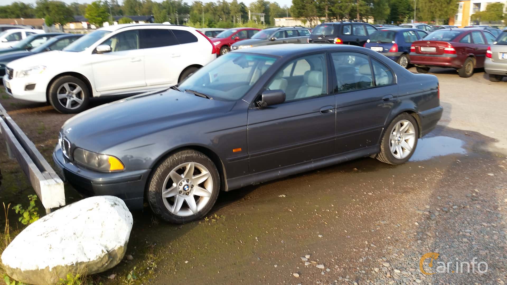 BMW 530i Sedan  231hp, 2001