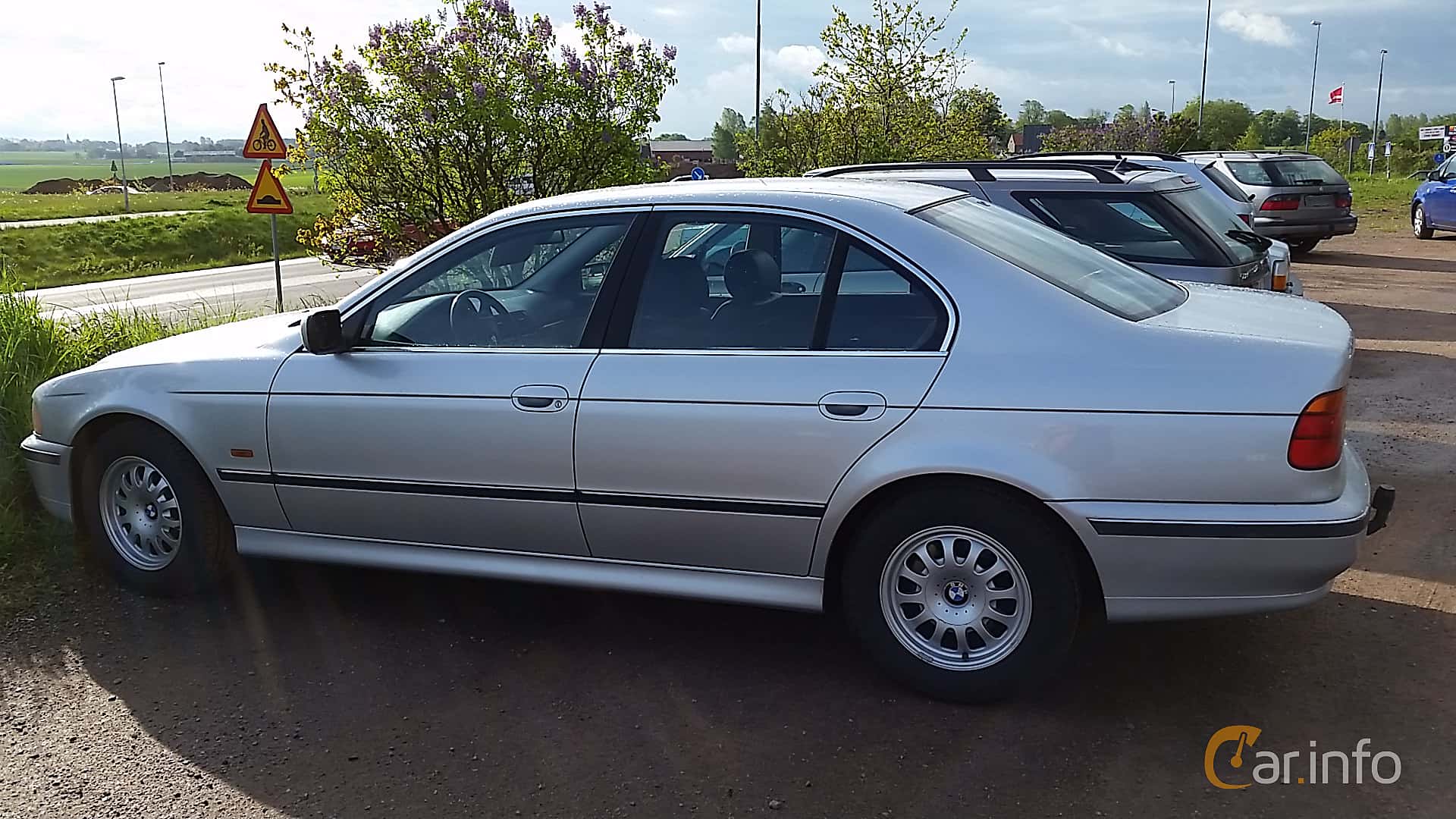 BMW 528i Sedan  Automatic, 193hp, 2000