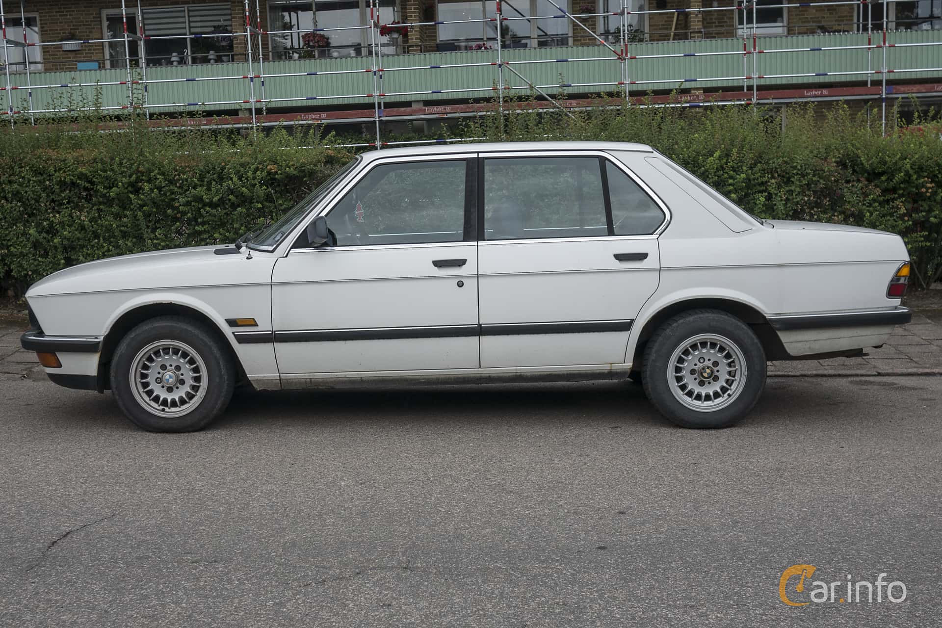 BMW 520i  125hp, 1985