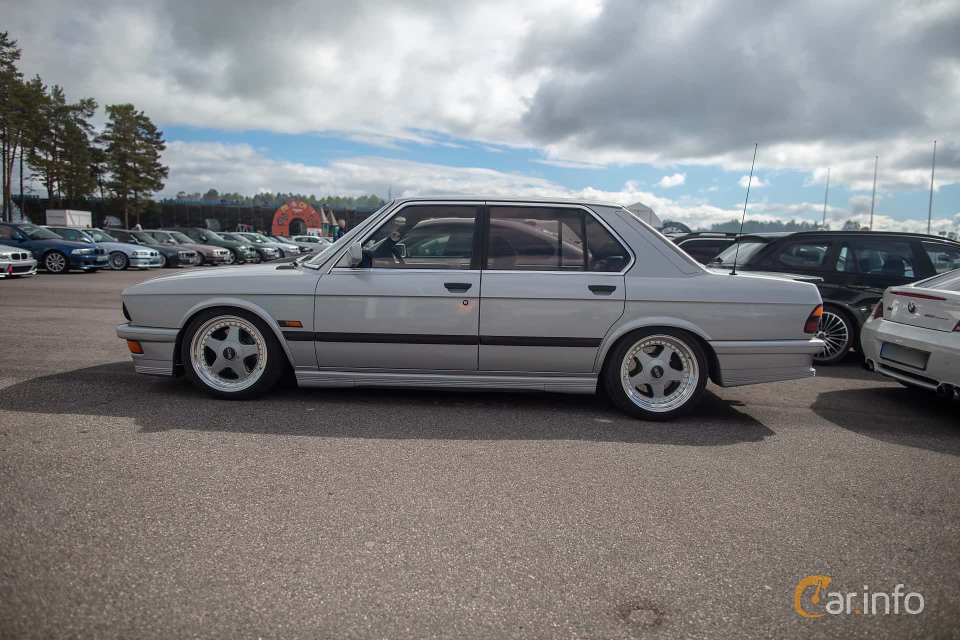 BMW 535i/M535i  Automatic, 218hp, 1985