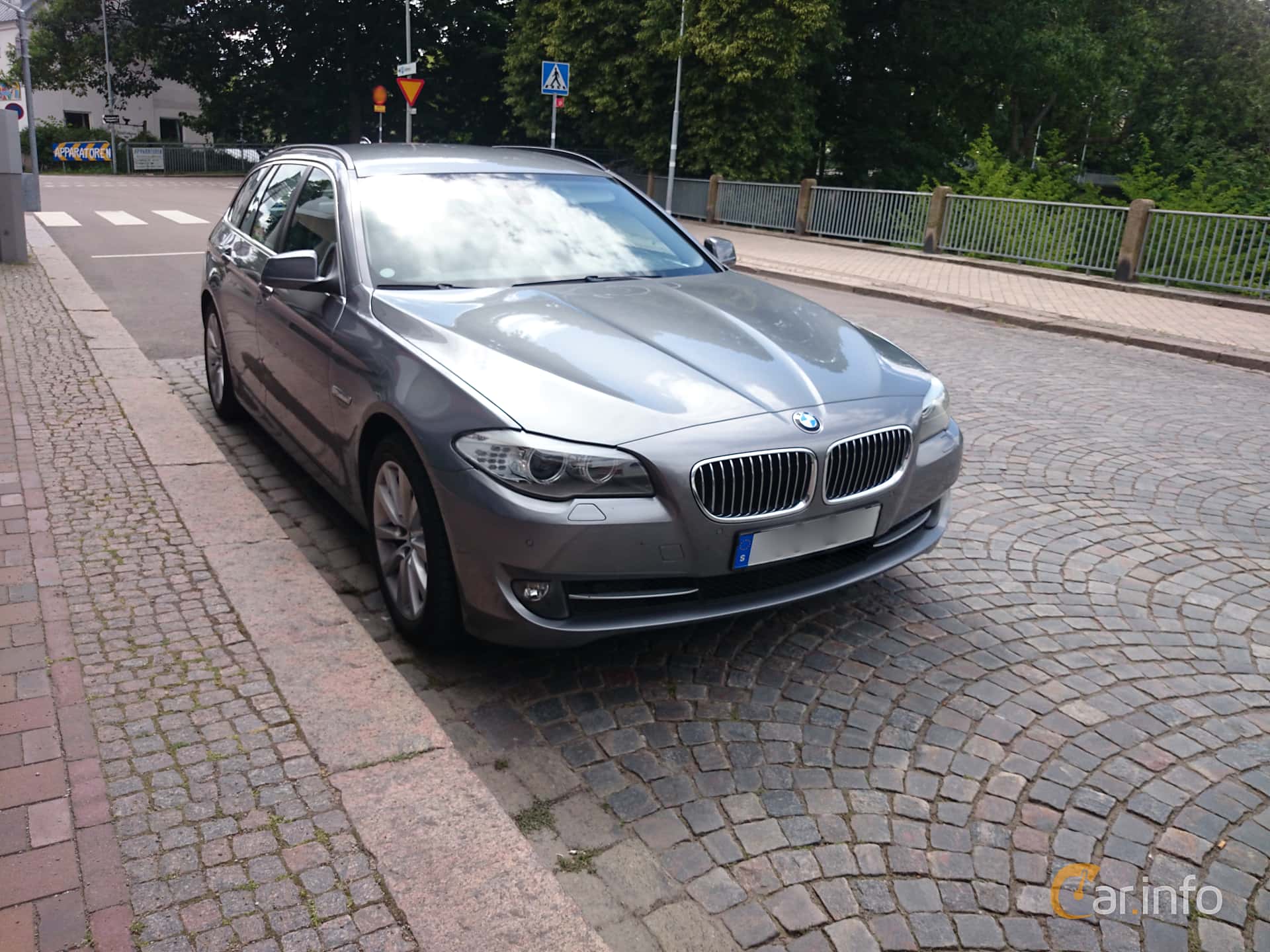 BMW 530d Touring  Steptronic, 258hp, 2012
