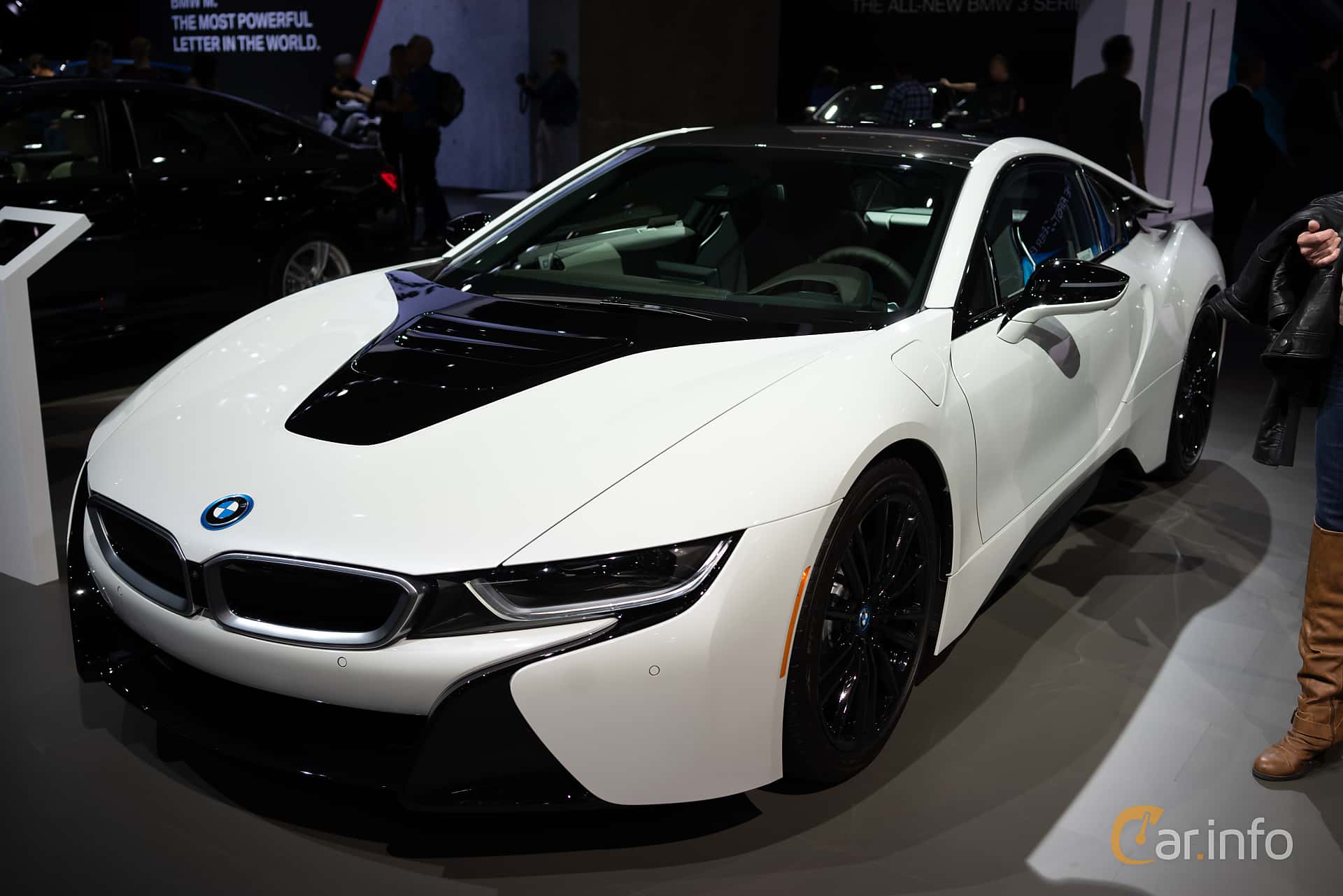 BMW i8 1.5 + 11.6 kWh Steptronic, 374hp, 2019