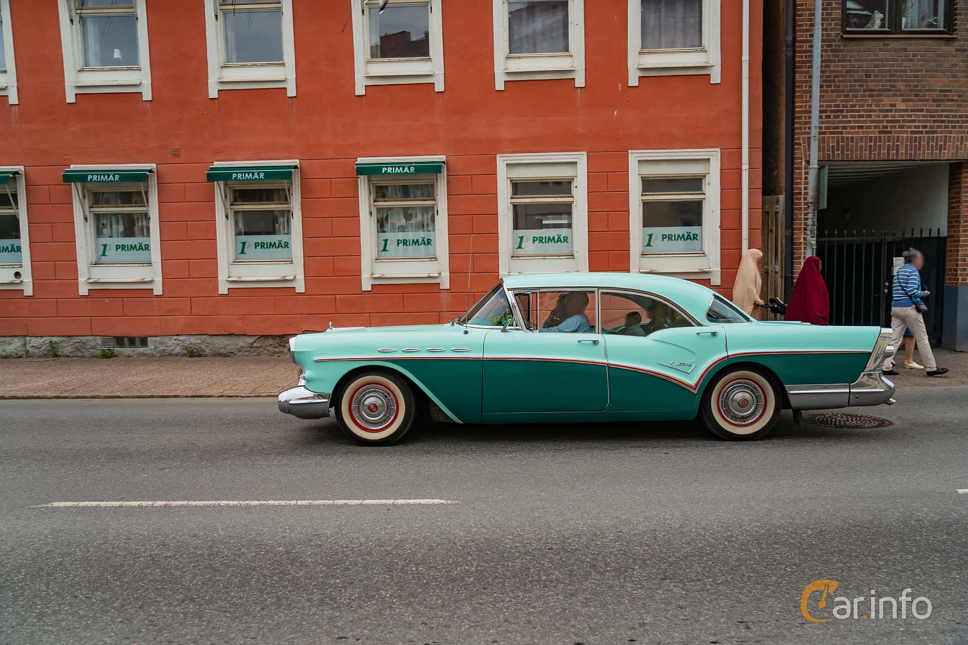 Buick Century 4-door Riviera 6.0 V8 Automatic, 305hp, 1957