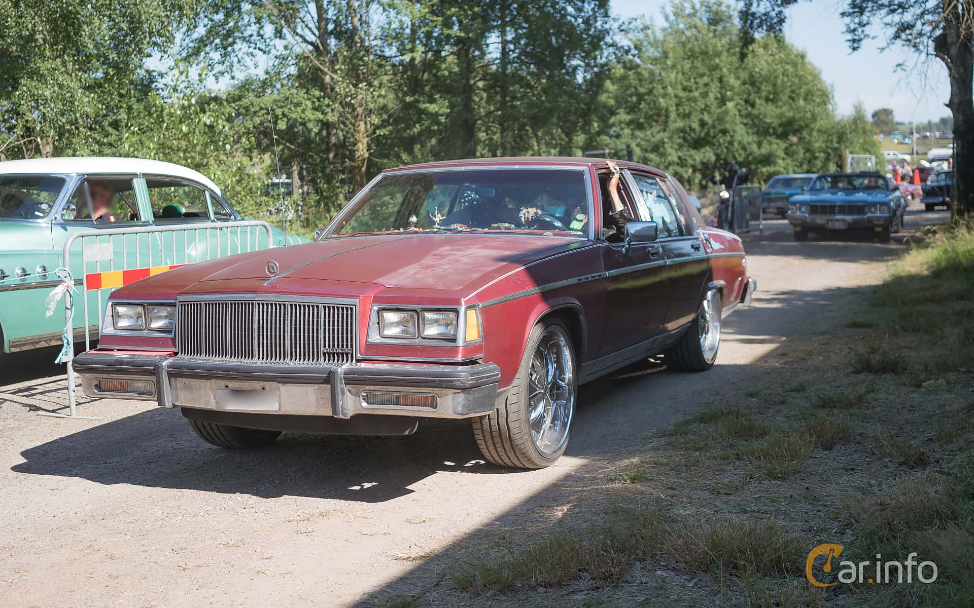 Buick Electra Park Avenue Sedan 5.0 V8 Hydra-Matic, 142hp, 1981