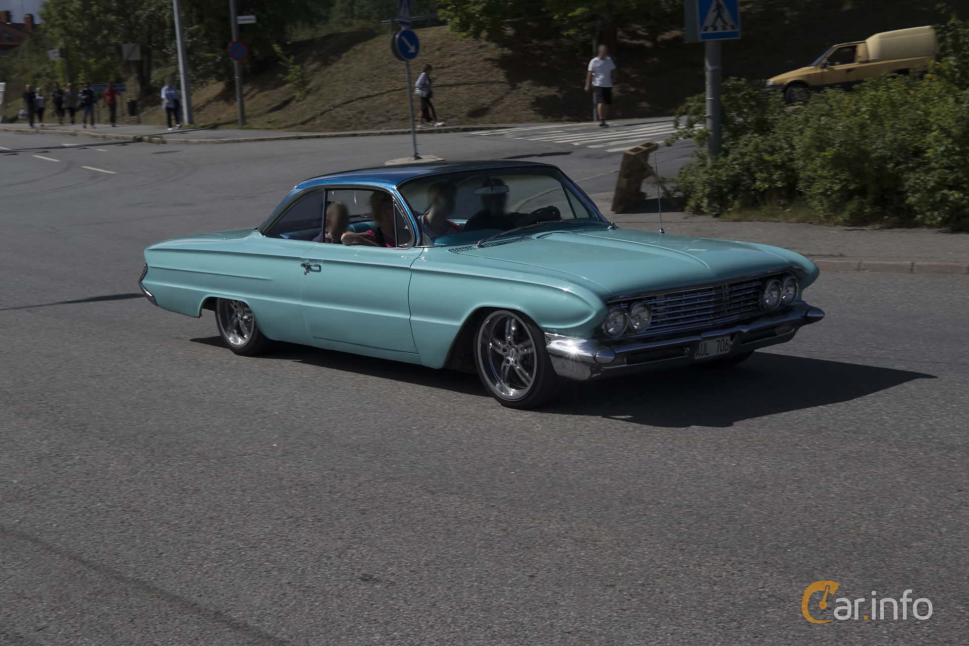 Buick Invicta 2-door Hardtop 6.6 V8 Automatic, 330hp, 1961