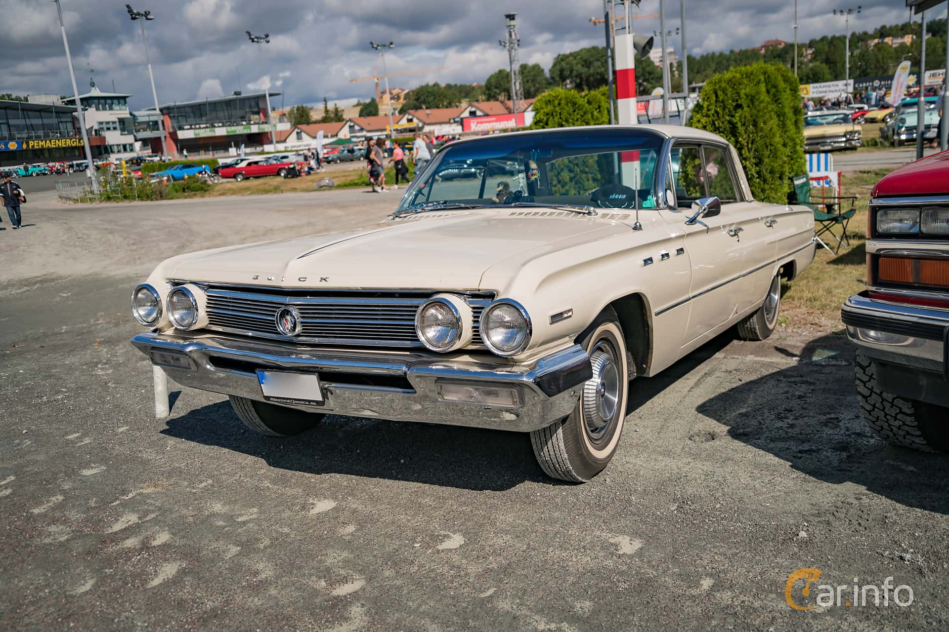 Buick Invicta 4-door Hardtop 6.6 V8 Automatic, 330hp, 1962