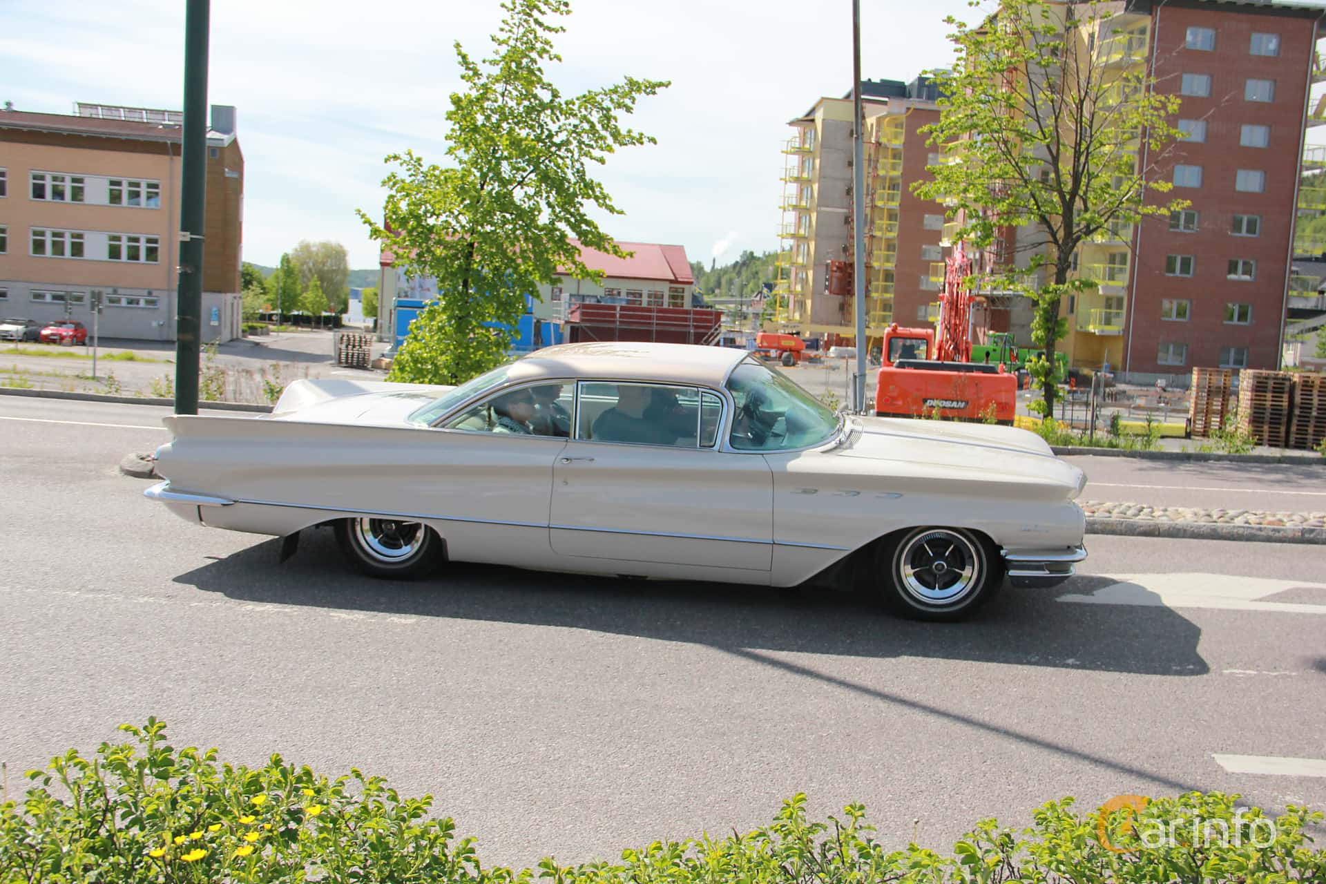 Buick LeSabre 2-door Hardtop 6.0 V8 Manual, 254hp, 1960
