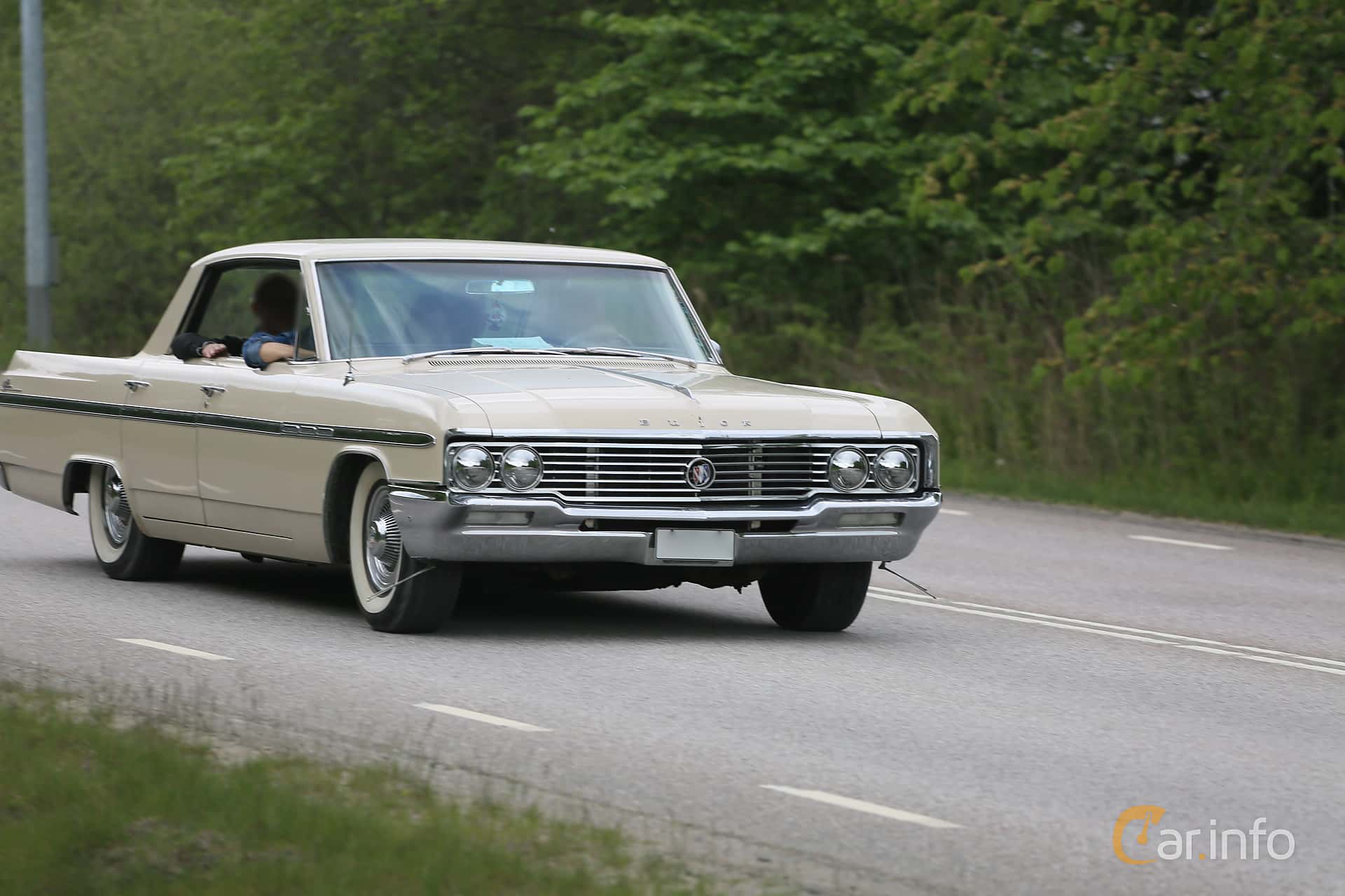 Buick LeSabre 4-door Hardtop 4.9 V8 Manual, 213hp, 1964