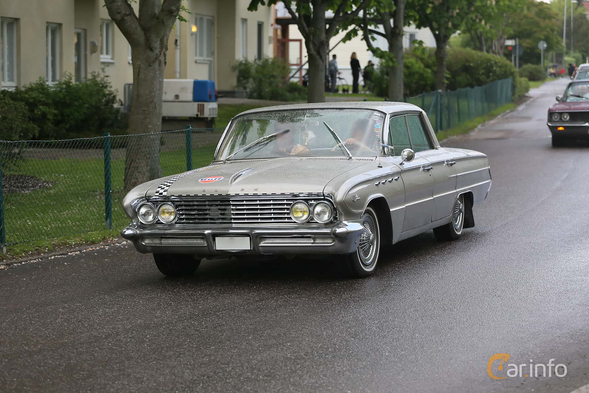 Buick LeSabre 4-door Hardtop 6.0 V8 Automatic, 238hp, 1961