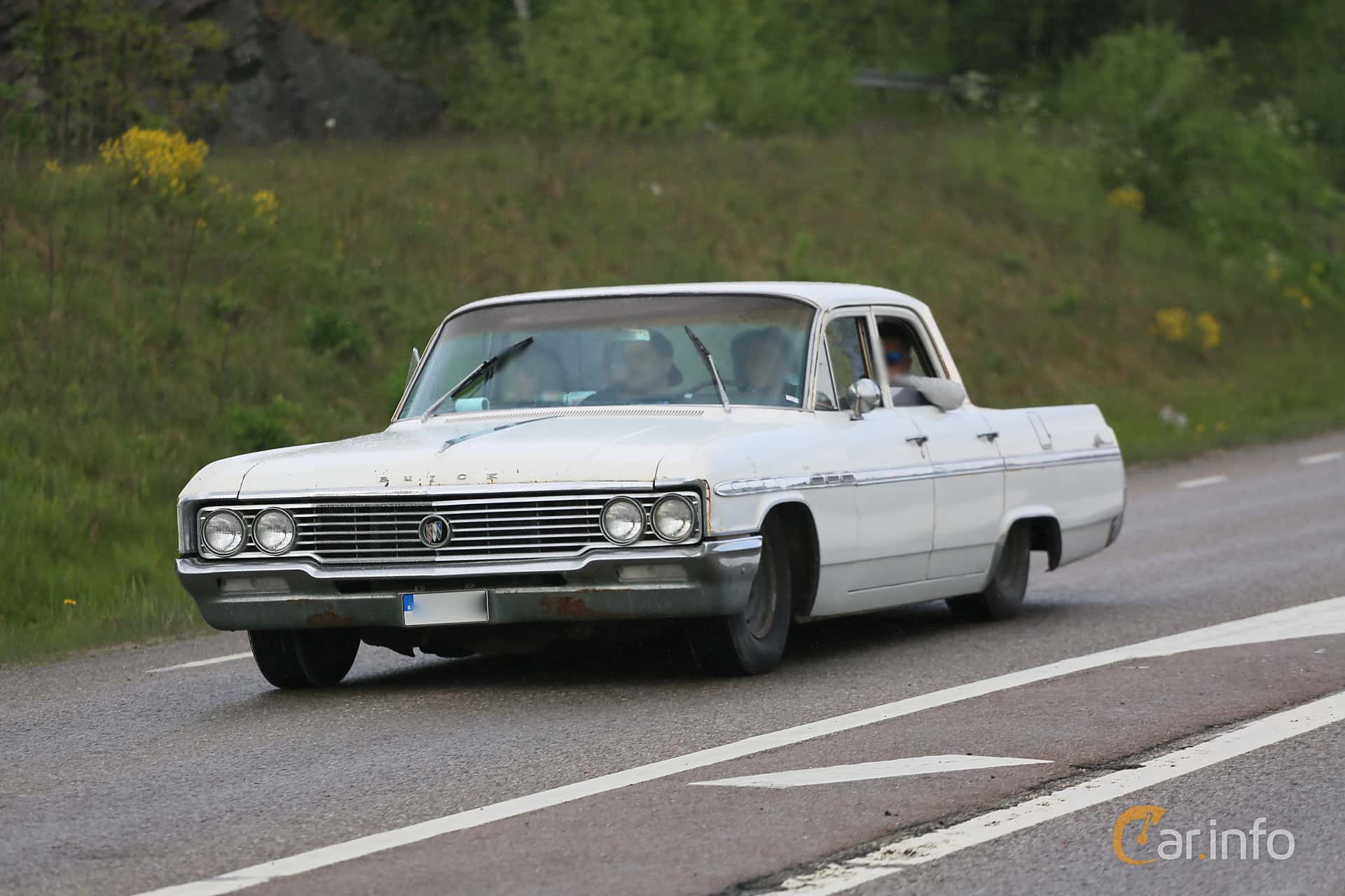 Buick LeSabre Sedan 4.9 V8 Automatic, 254hp, 1964