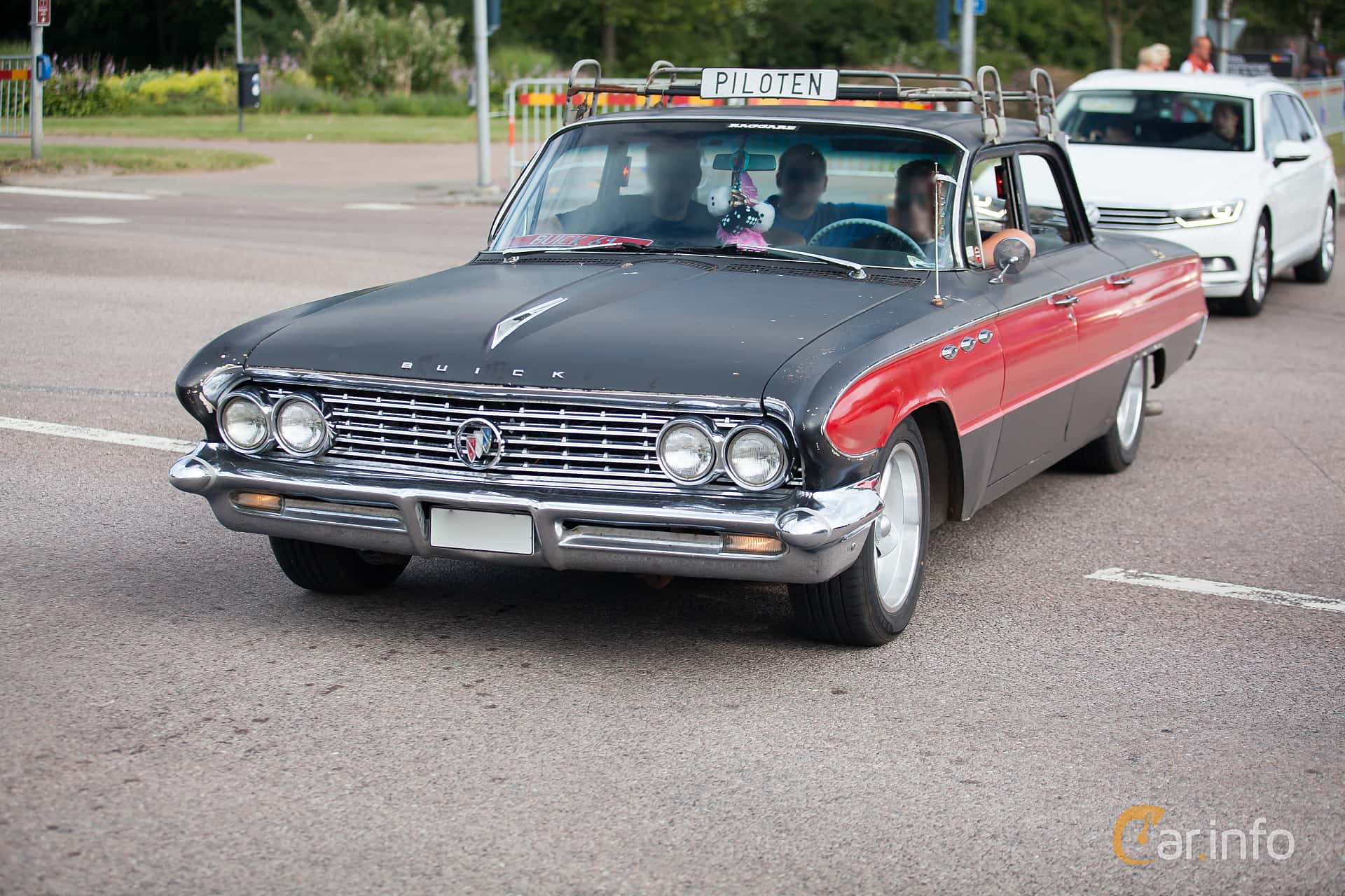 Buick LeSabre 4-door Sedan 6.0 V8 Automatic, 254hp, 1961