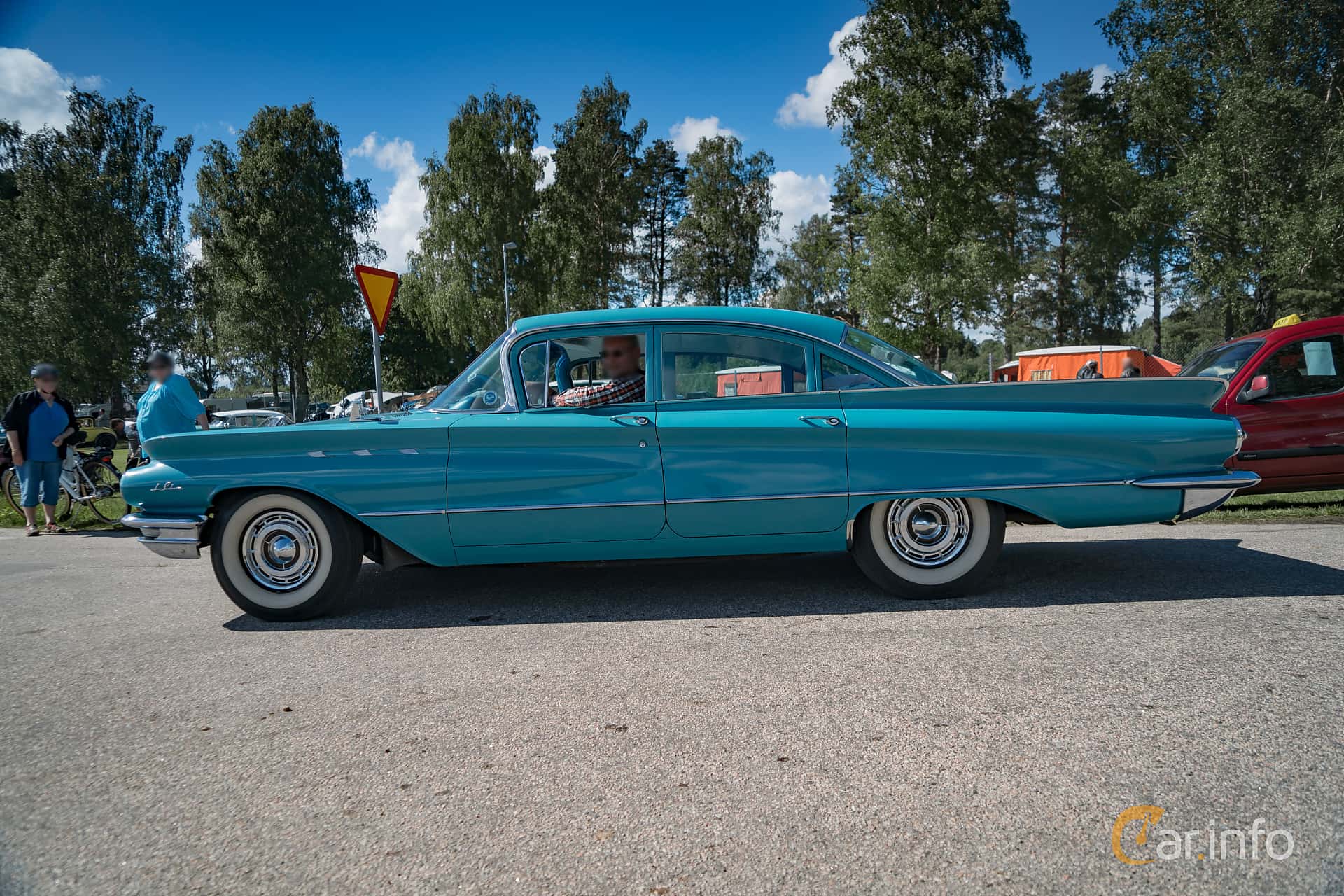 Buick LeSabre 4-door Sedan 6.0 V8 Manual, 254hp, 1960