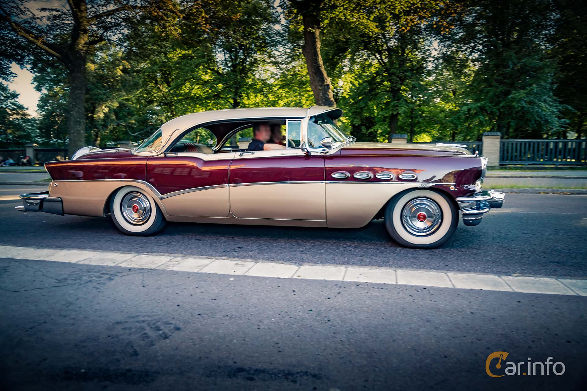 Buick Roadmaster 4-door Riviera 5.3 V8 Automatic, 259hp, 1956