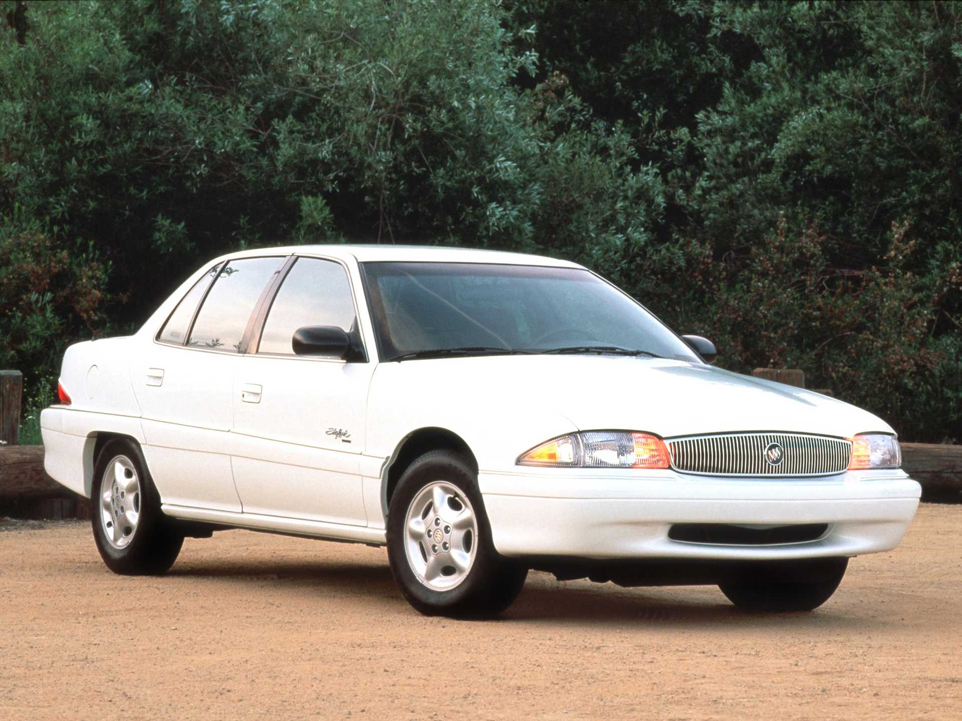 Buick Skylark Sedan 2.4 Automatic, 152hp, 1997