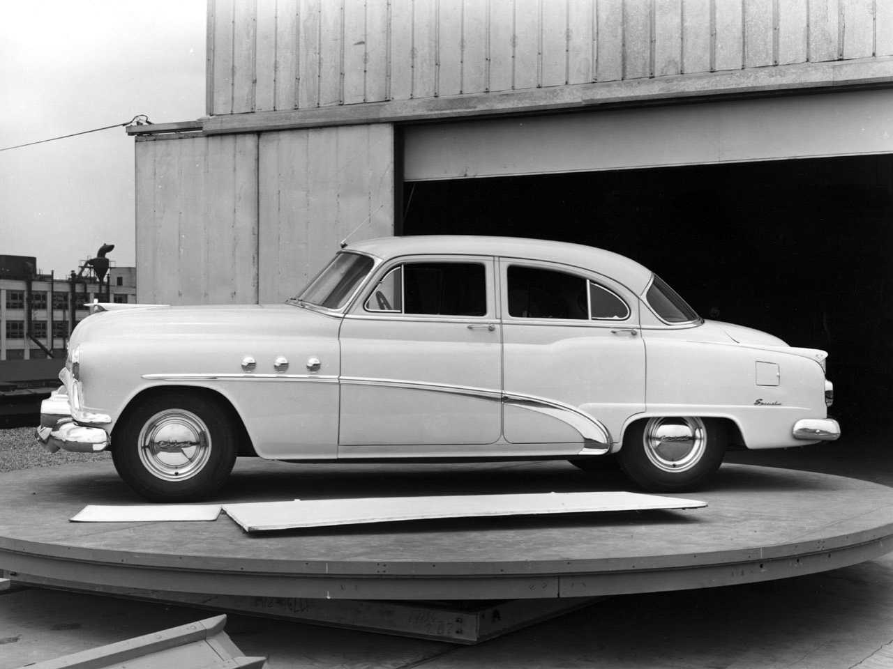 Buick Special Deluxe Tourback Sedan 4.3 Manual, 122hp, 1952