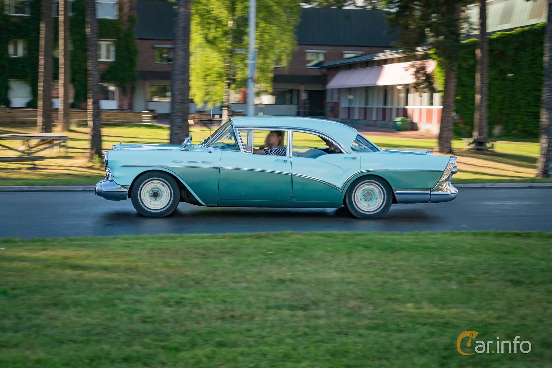 Buick Special 4-door Sedan 6.0 V8 Automatic, 254hp, 1957