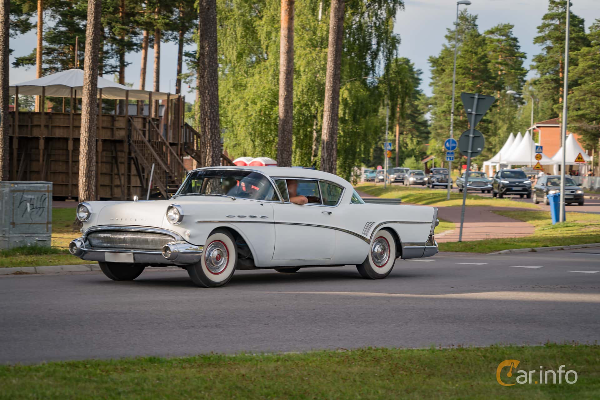 Buick Super 2-door Riviera 6.0 V8 Automatic, 305hp, 1957