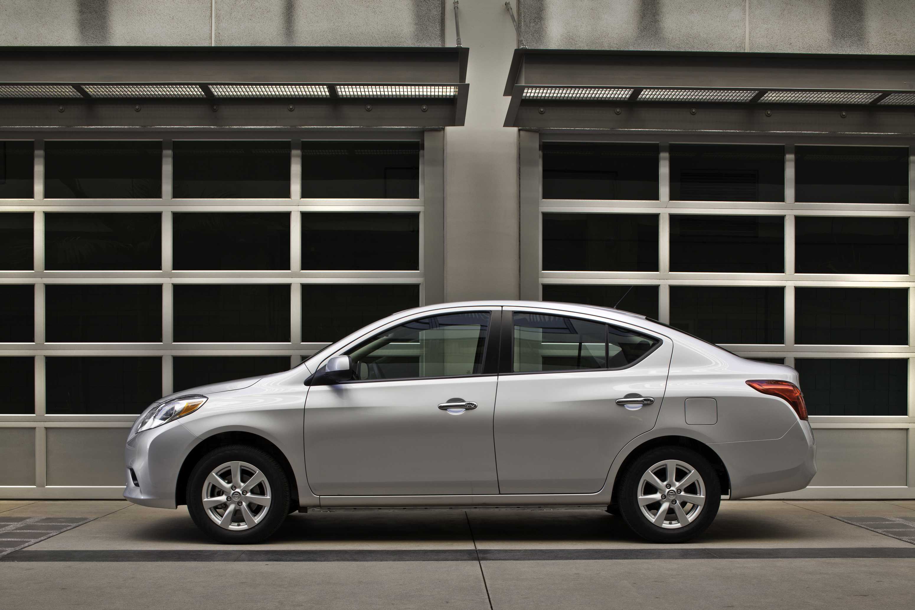 Nissan Versa 1.6 110hp, 2013